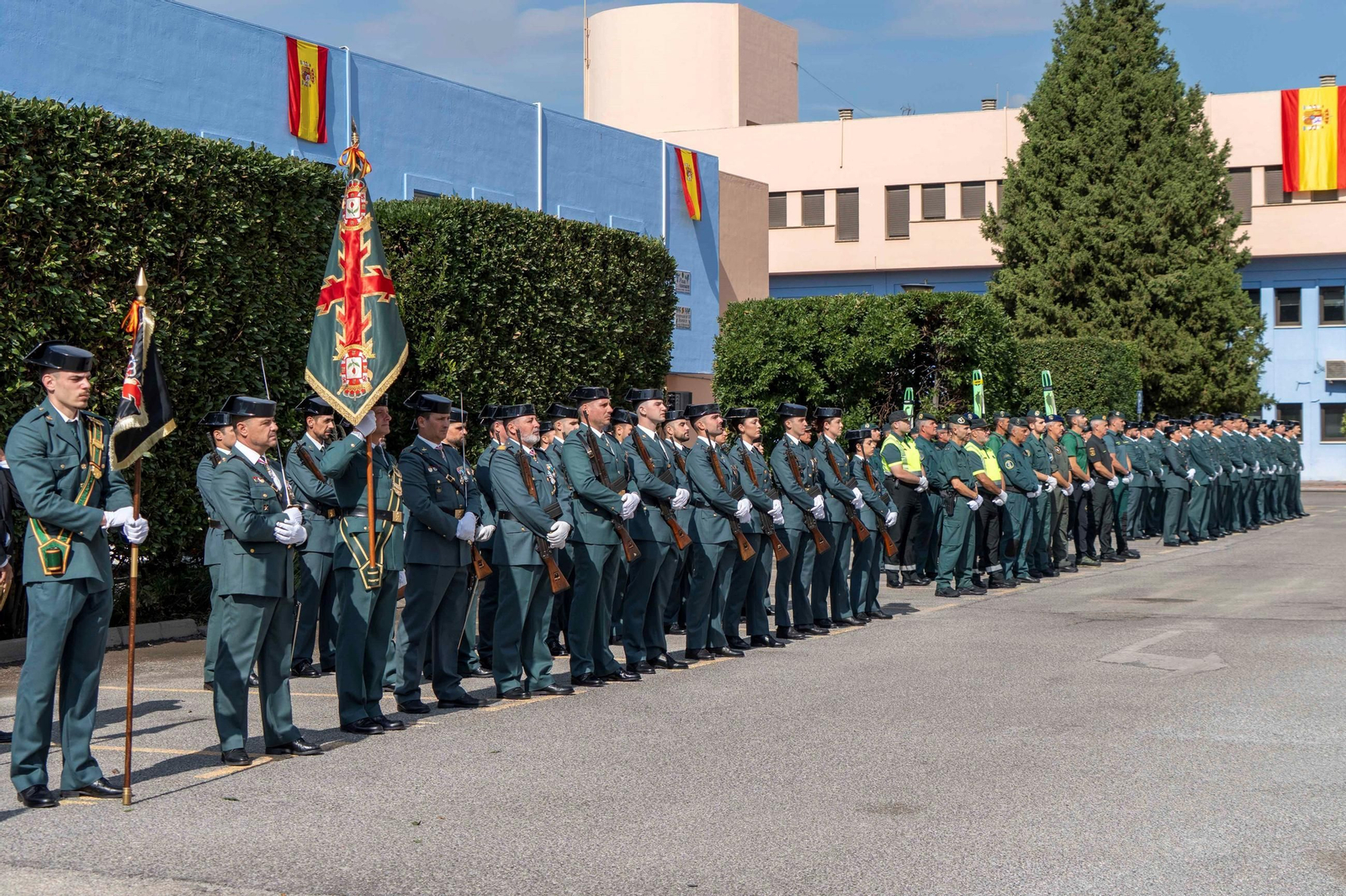 Fotos: emoción, homenajes y medallas en la Guardia Civil de Granada para festejar a su Patrona