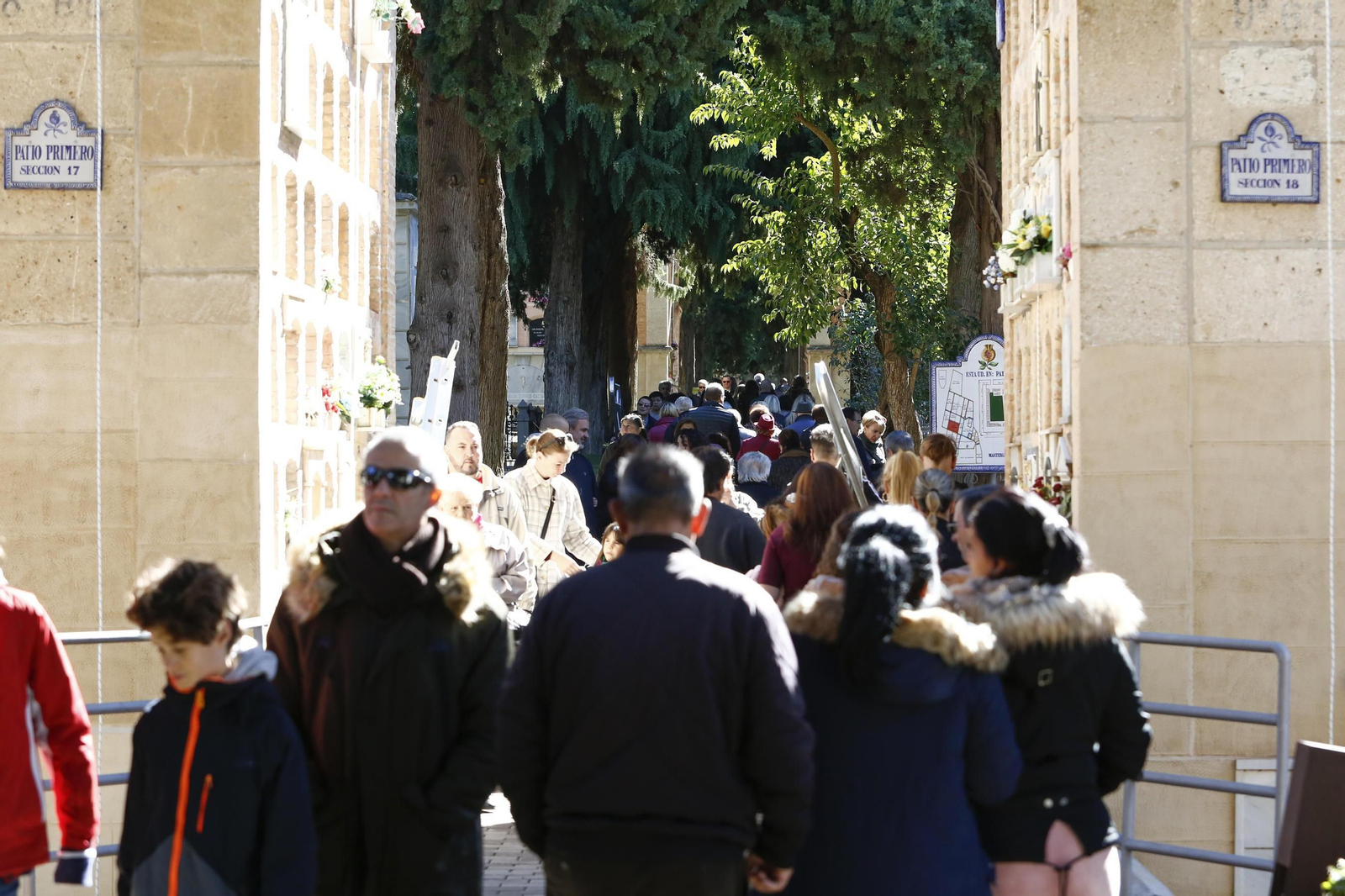 Las imágenes de Día de todos los santos en el cementerio