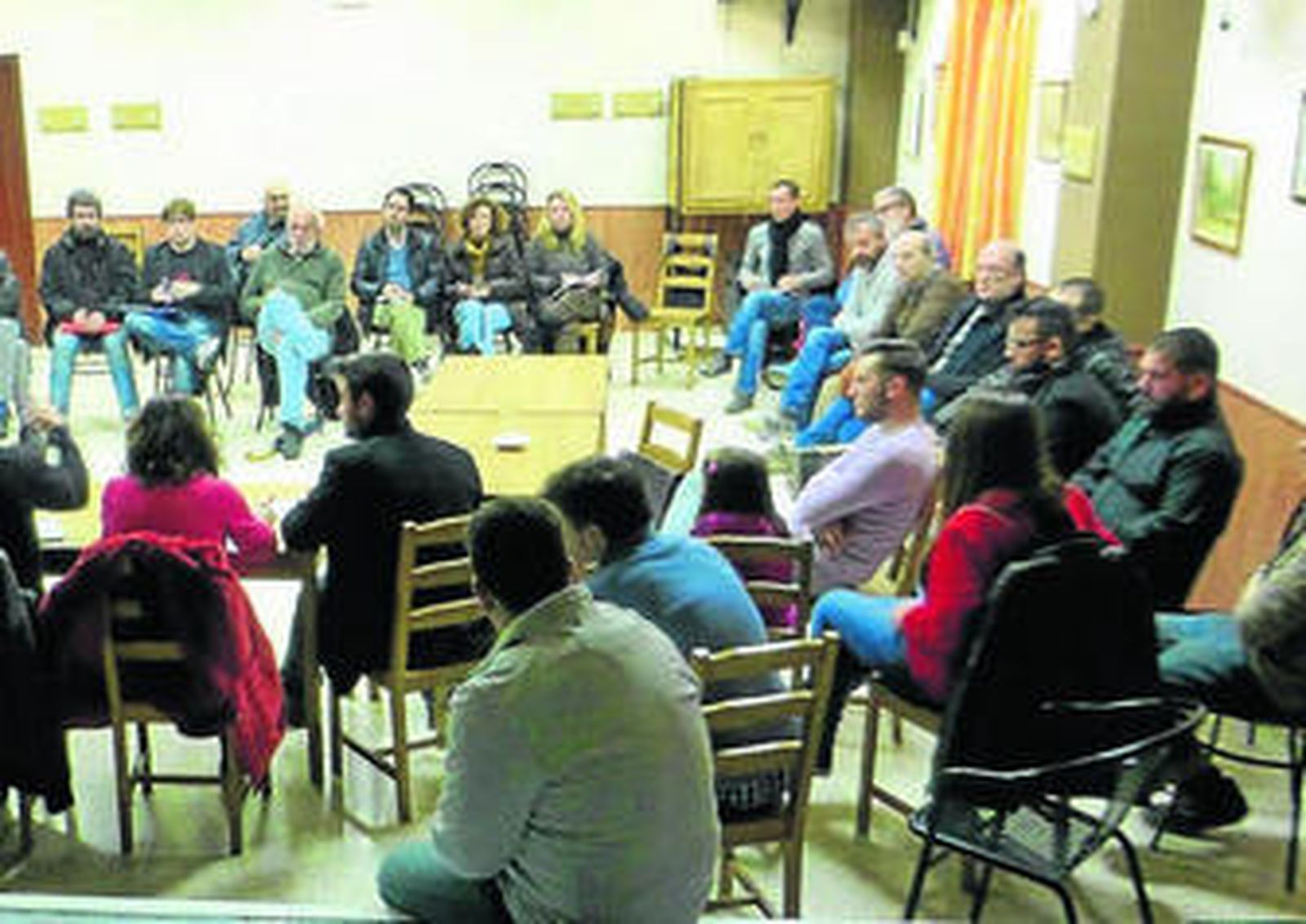 Una imagen de una asamblea que Ganemos Dos Hermanas-Somos Pueblo.
