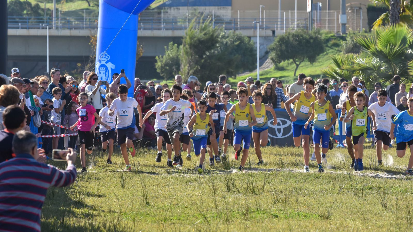Las fotos del  V cross 'Con el Mar de Fondo' de los Juegos Municipales de atletismo de Algeciras