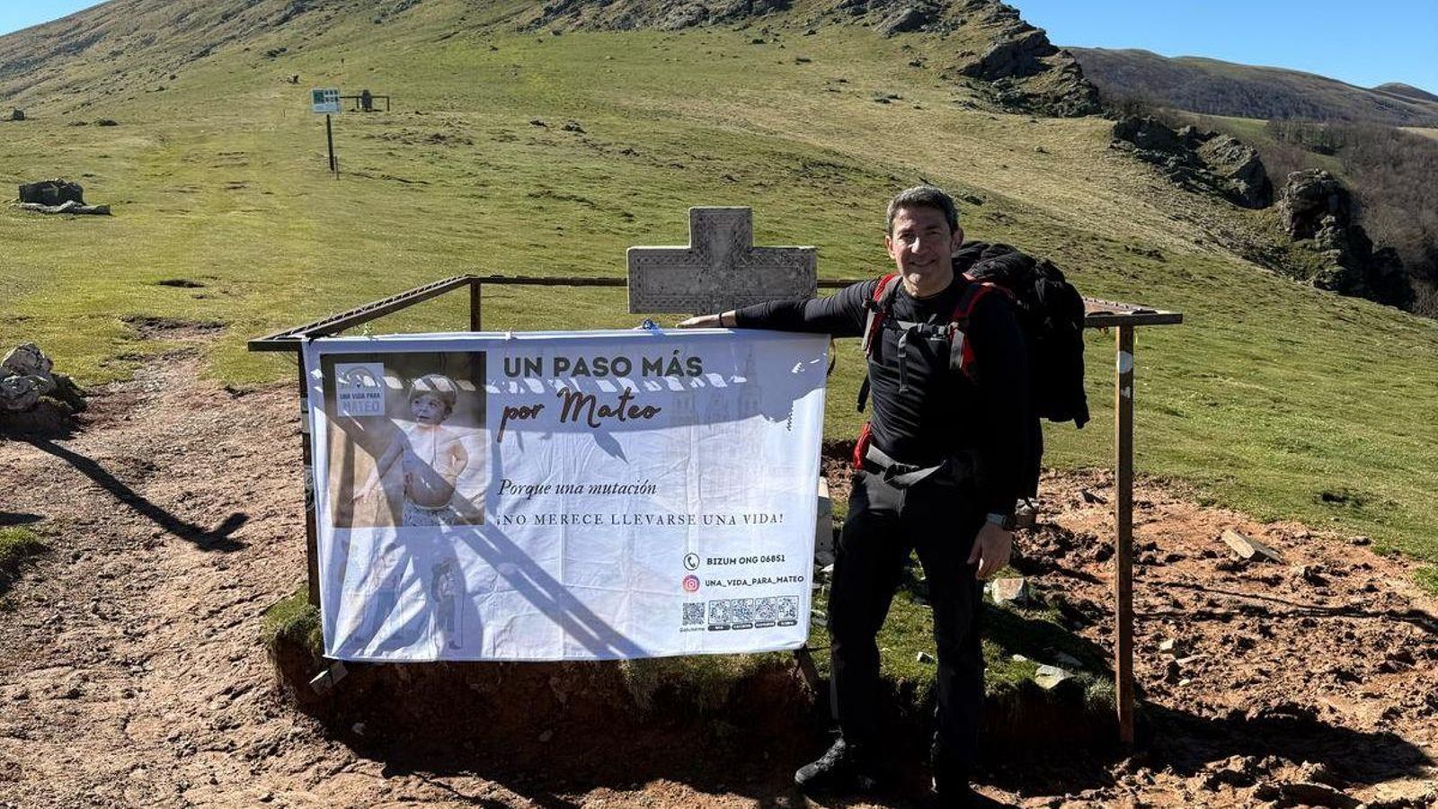 Alfonso visibilizando la bandera con la causa durante la primera etapa.