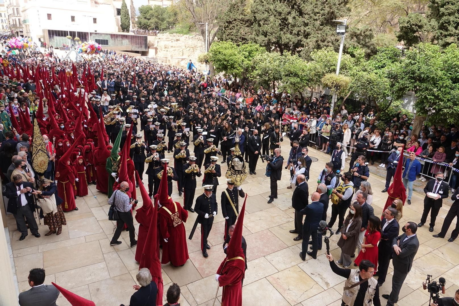 Las fotos de Estudiantes, en el Lunes Santo de Málaga