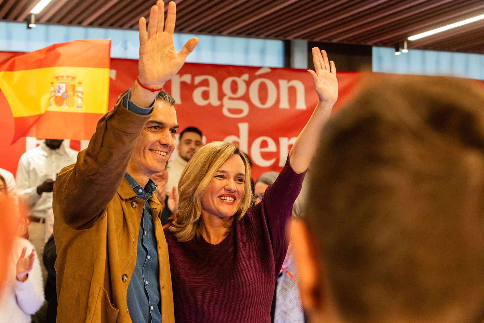 Pedro Sánchez y Pilar Alegria, durante un acto de campaña en Teruel.