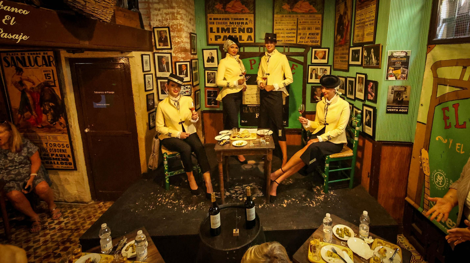 Cayetano del Pino presenta sus nuevos y elegantes uniformes