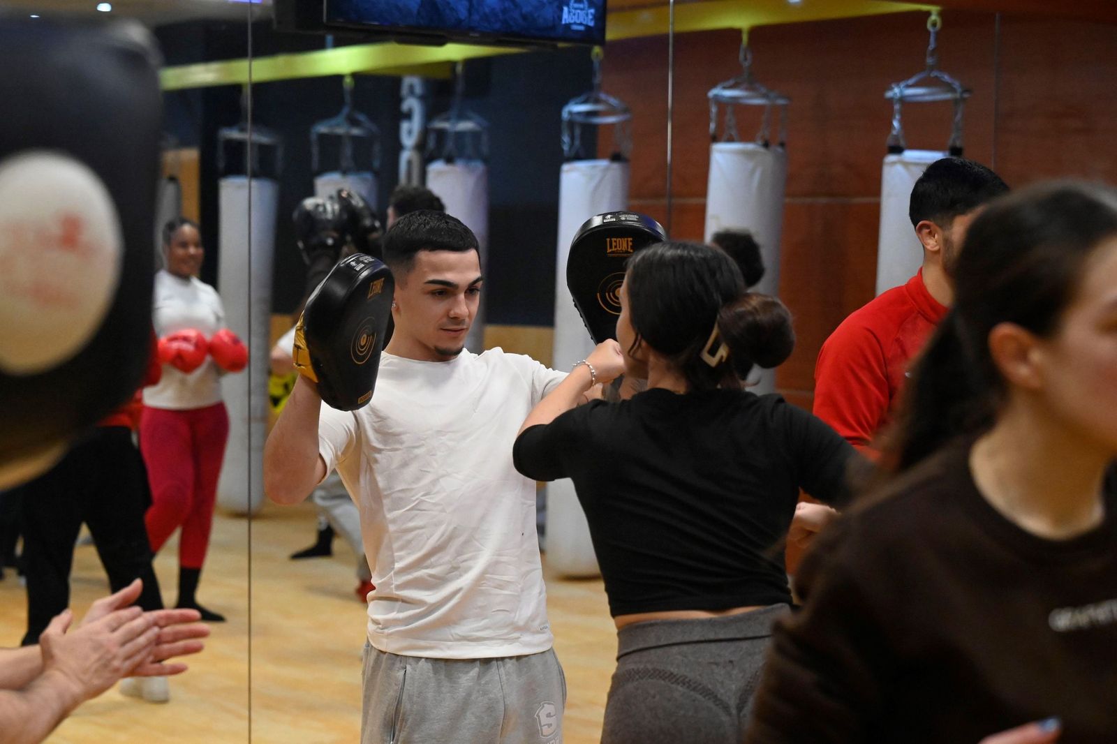 La masterclass de boxeo de Rafa Lozano Jr a medio centenar de mujeres de Córdoba, en imágenes