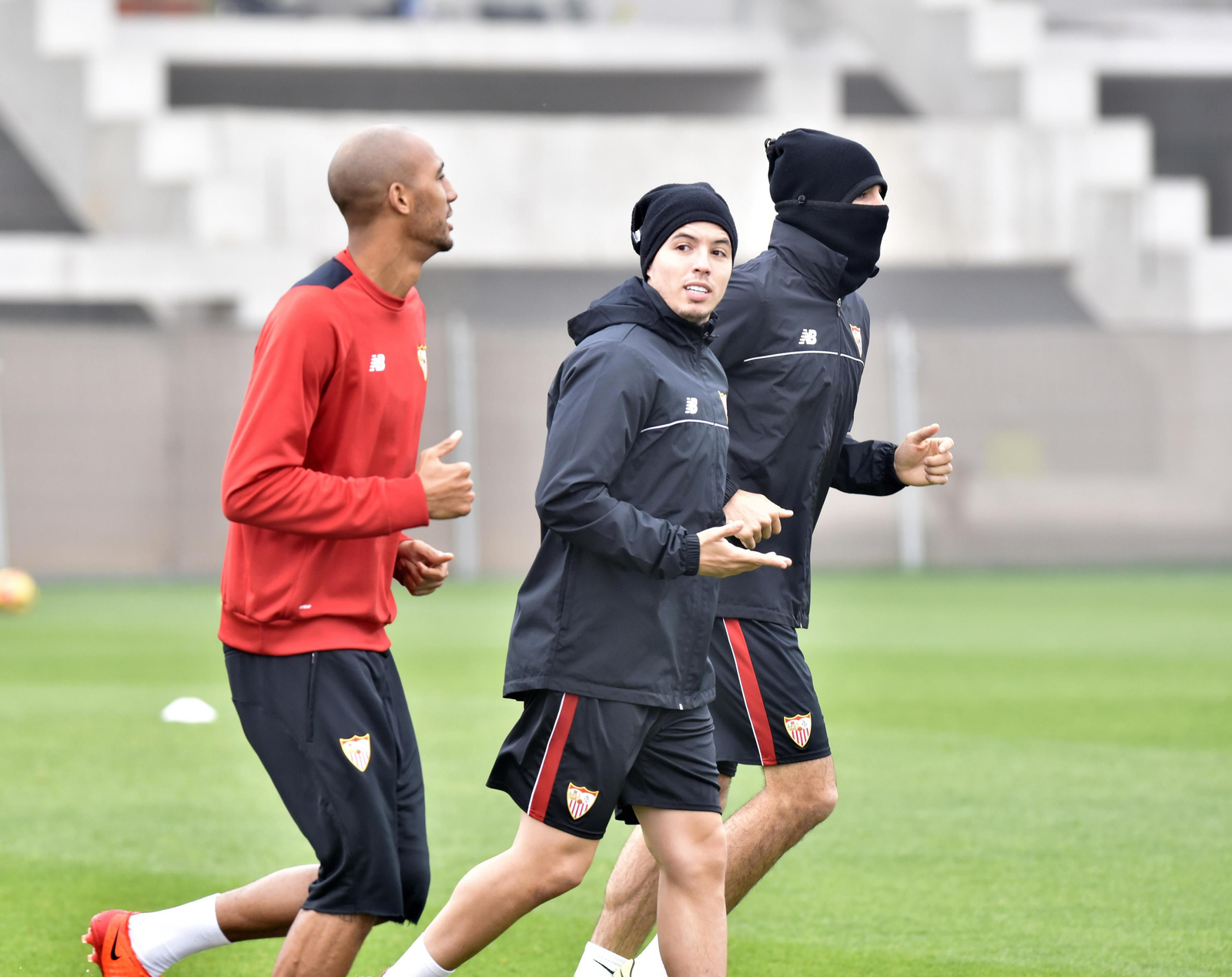 N'Zonzi y Nasri, los franceses contructores del juego del Sevilla, durante el entrenamiento de ayer.