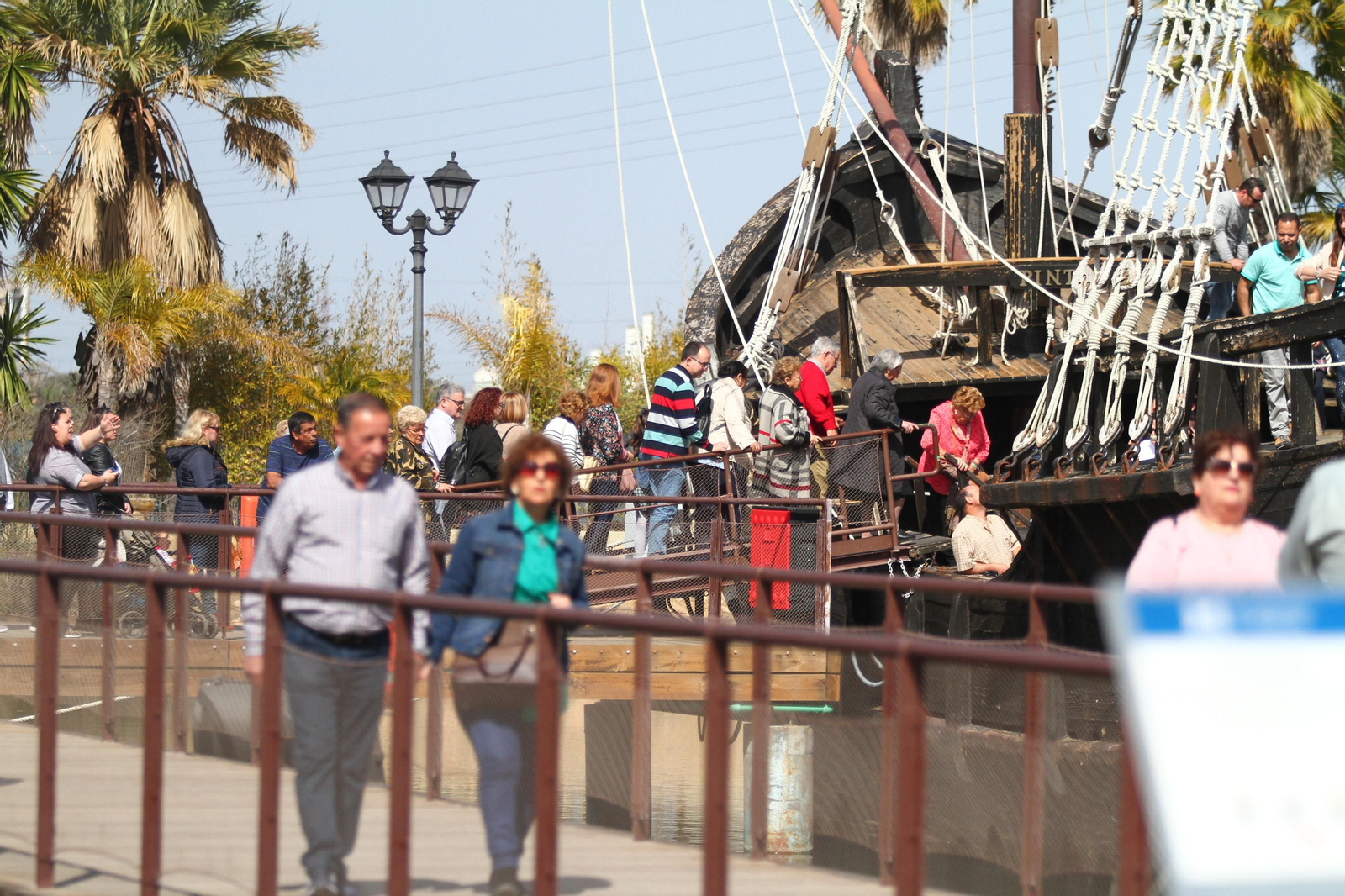 Imágenes del día de puertas abiertas en el muelle de las Carabelas