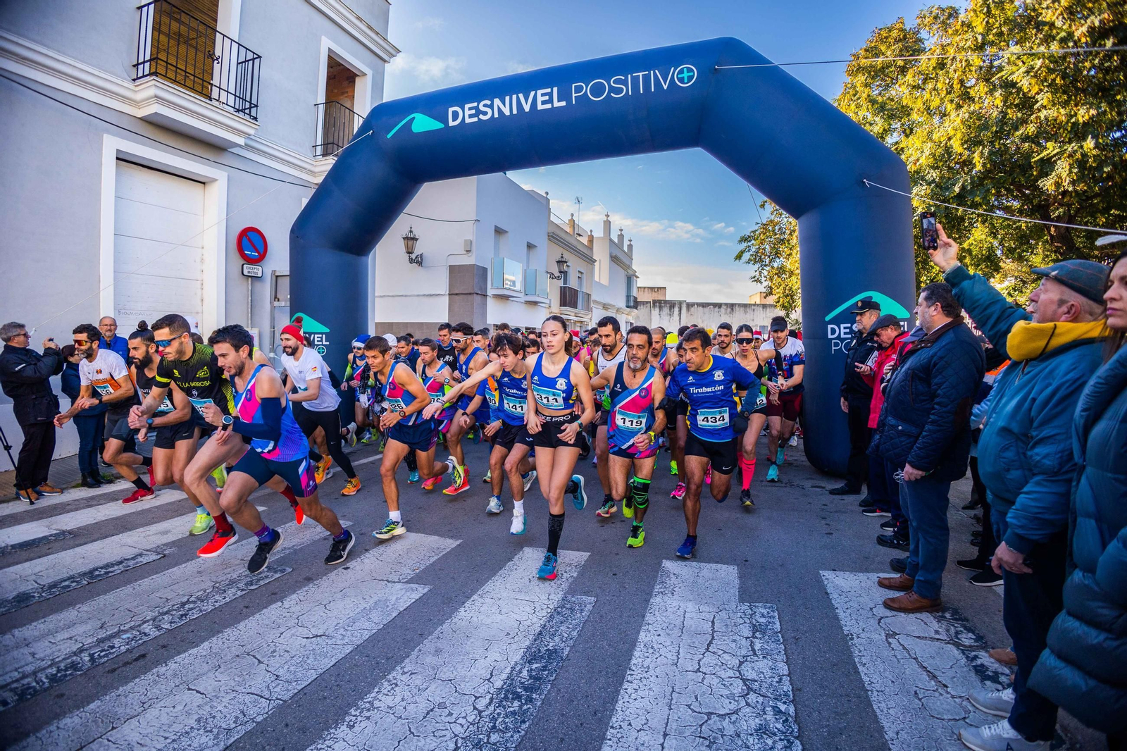 Gran ambiente en la Carrera Solidaria de la Divina Pastora en San Fernando