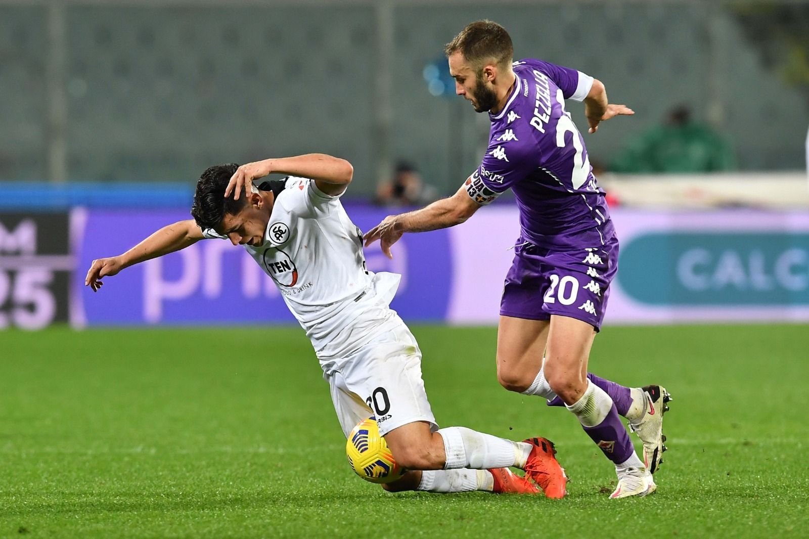 Pezzella, en un partido con la Fiorentina.