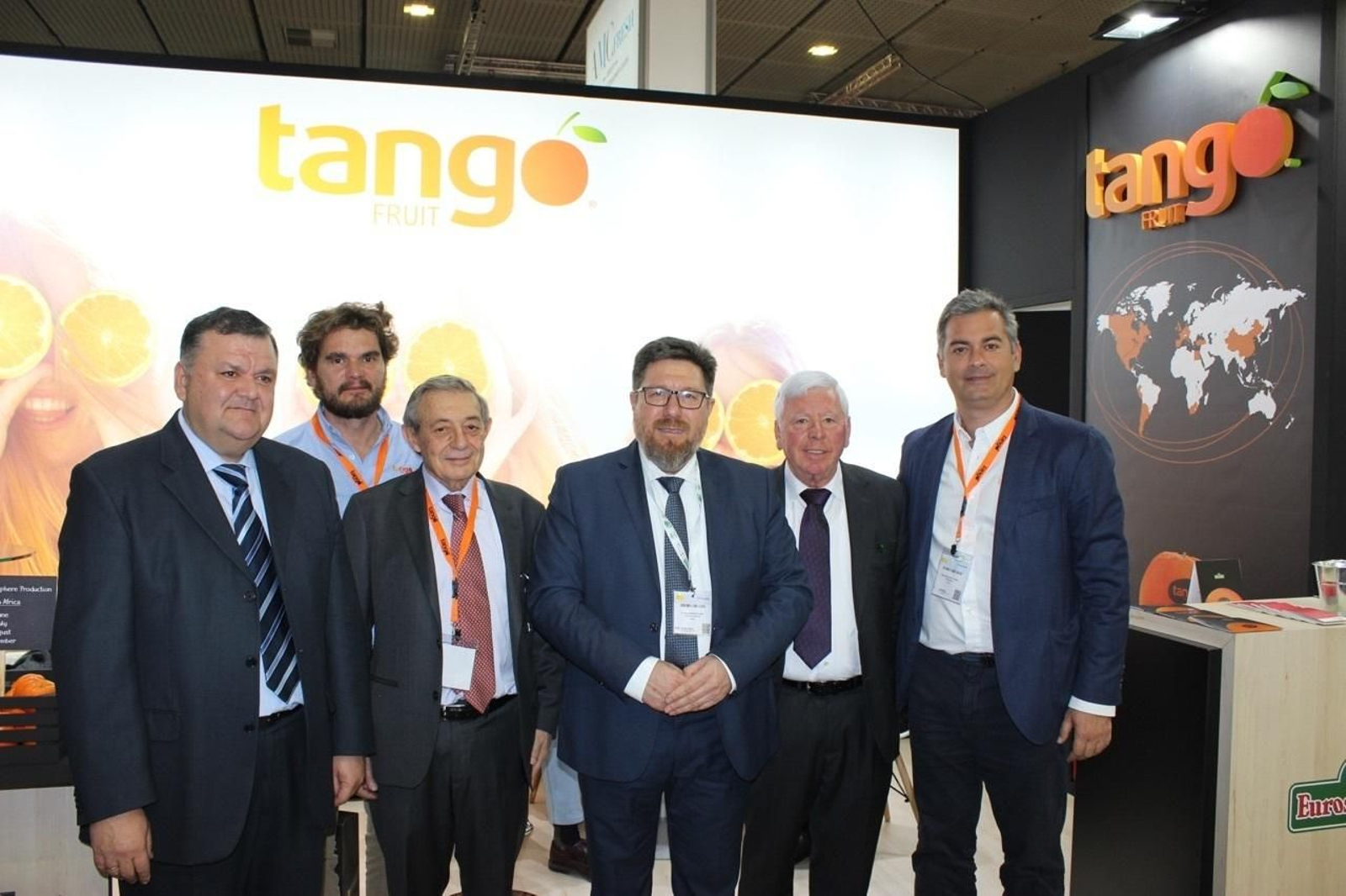 Representación institucional de la Junta en Fruit Logistica con los consejeros y el delegado provincial de Agricultura, Francisco Zurera.