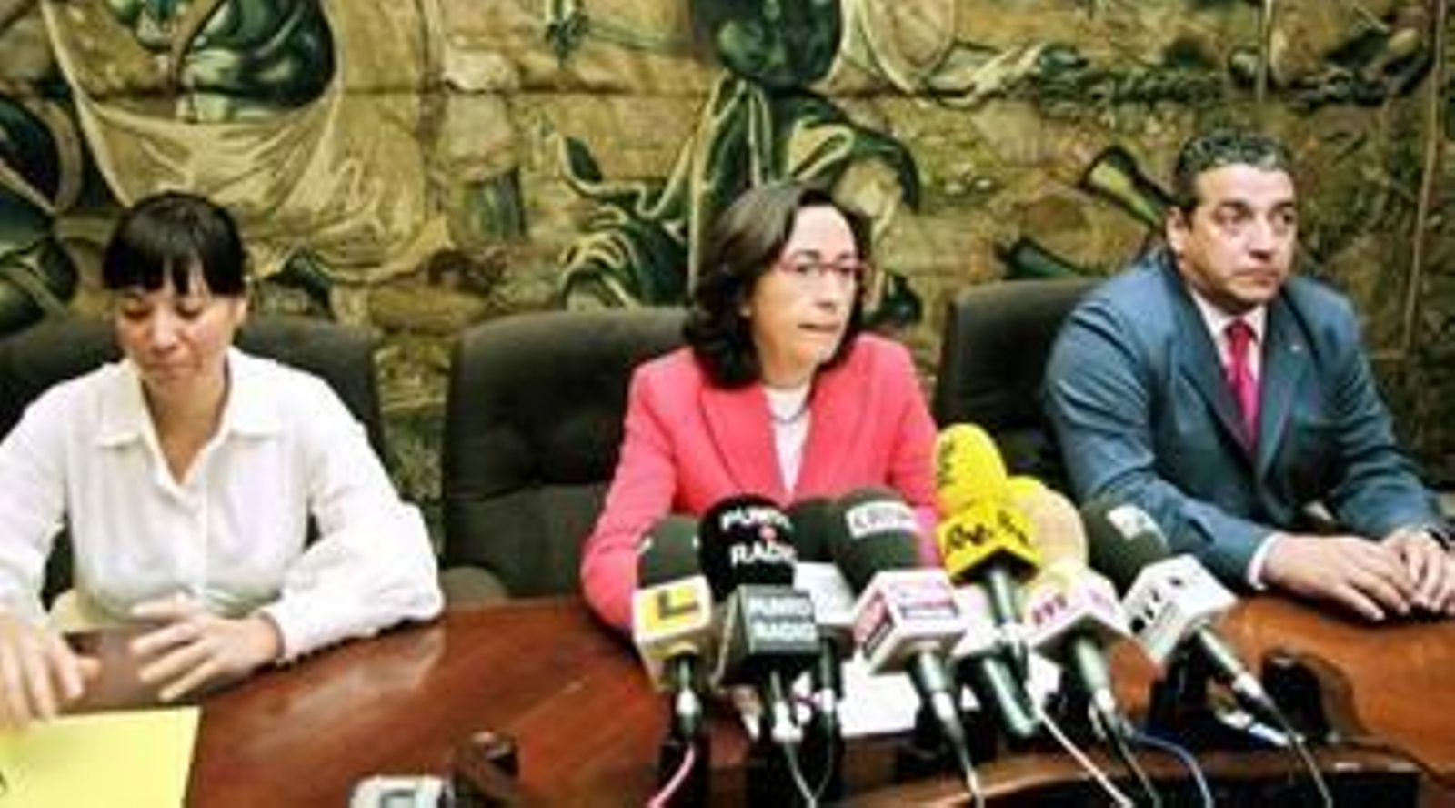 Fernández, Aguilar y Cuadra, todos con rostro serio, ayer.