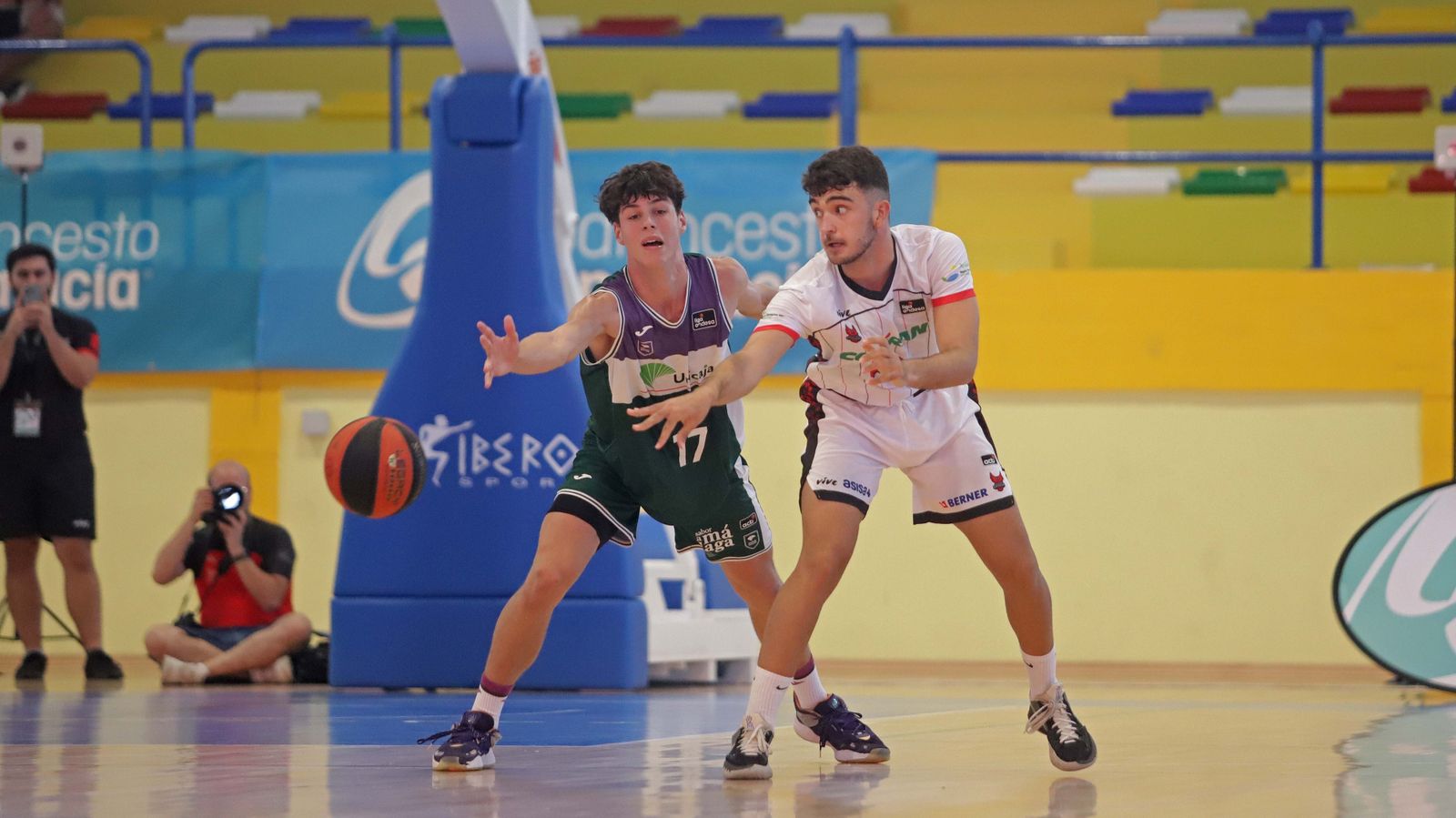 Las mejores fotos del Unicaja - CB Granada en La Línea