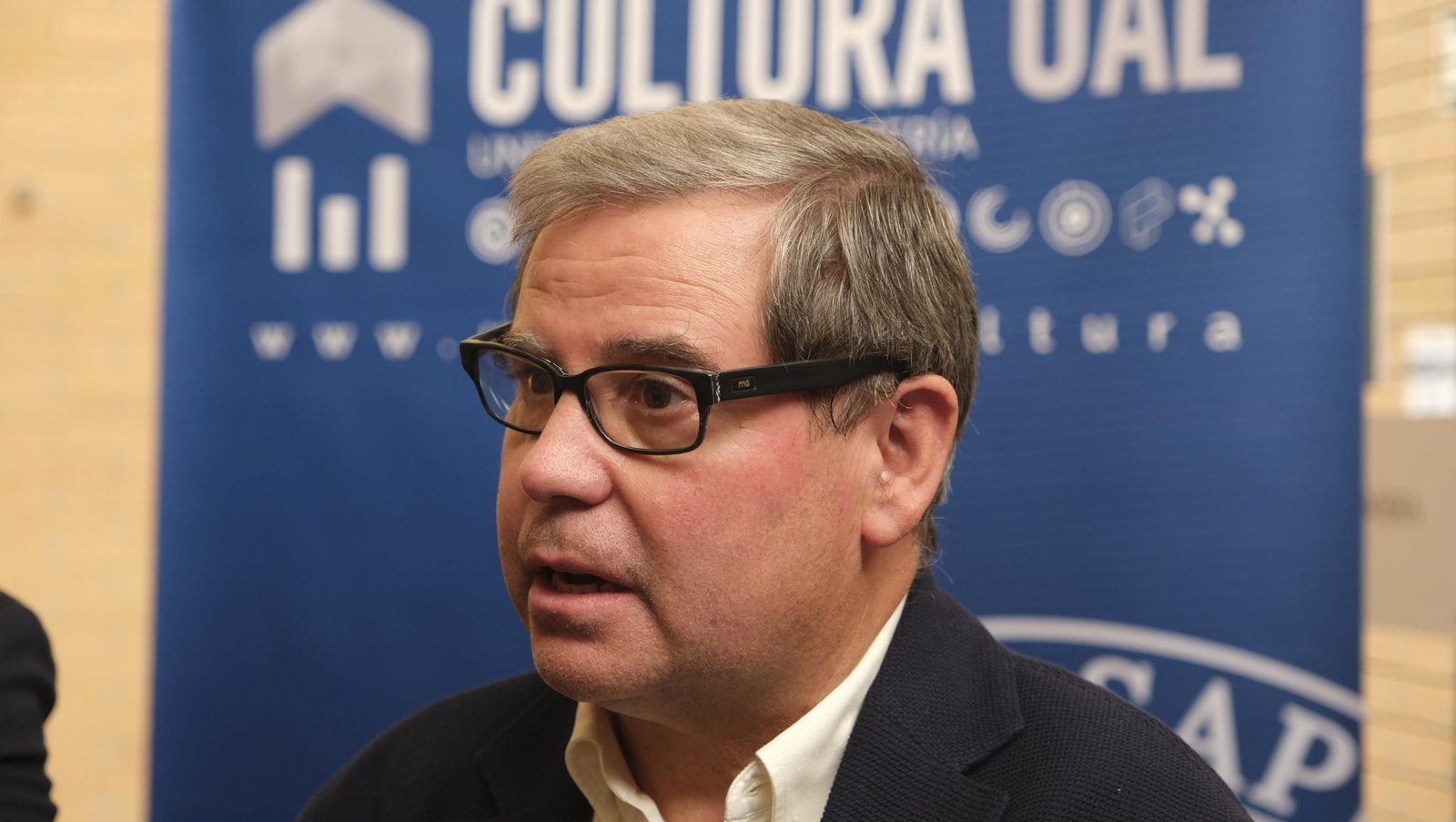 Imágenes de la inauguración de la exposición 'Paseo Matemático Al-Ándalus' en la Universidad de Almería