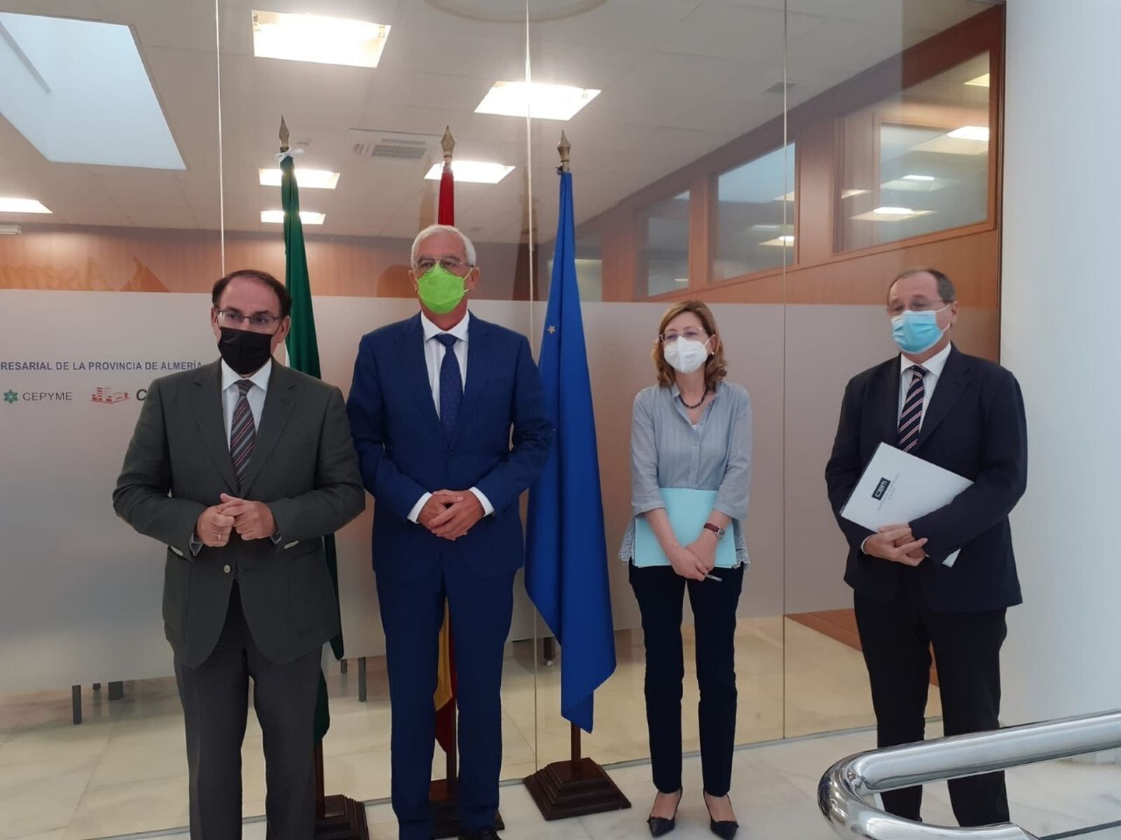 Javier González de Lara, el presidente de la Confederación de Empresarios de Andalucía, se reunió con la junta directiva de Asempal