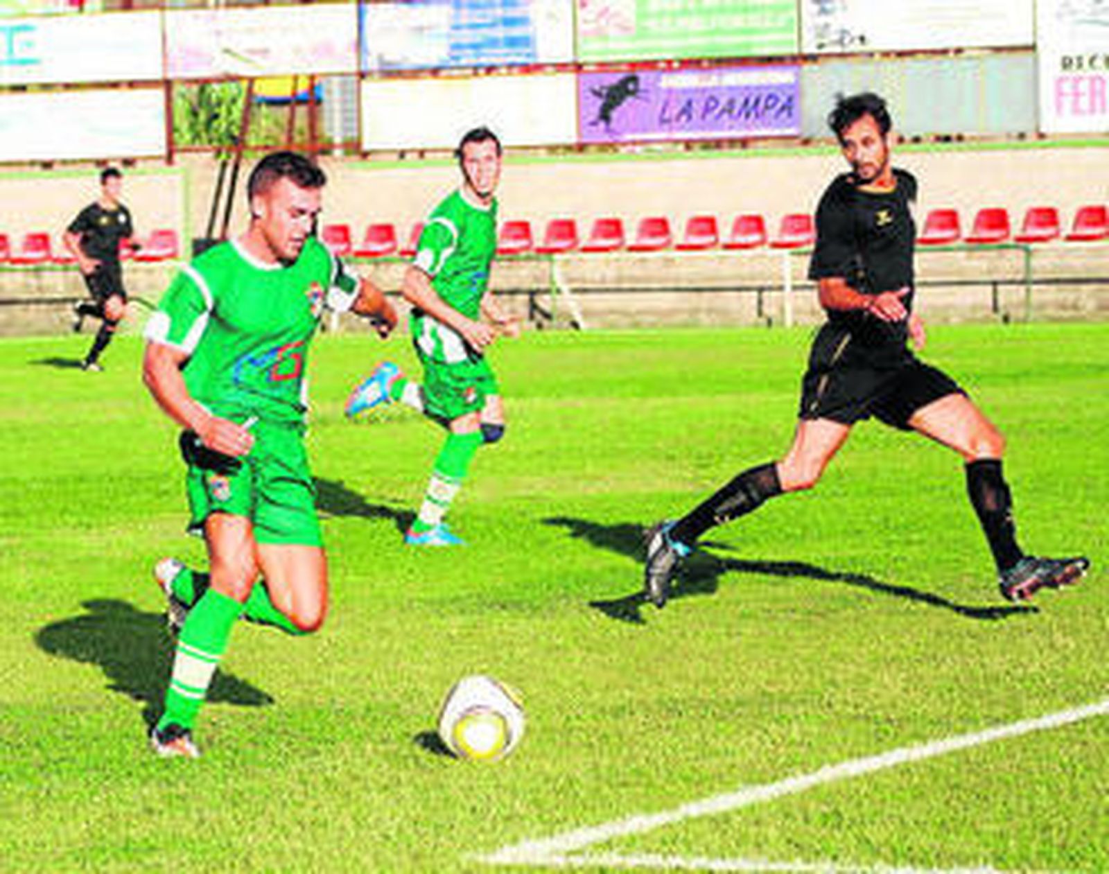 Un ataque del San Roque, ayer en Los Cortijillos.