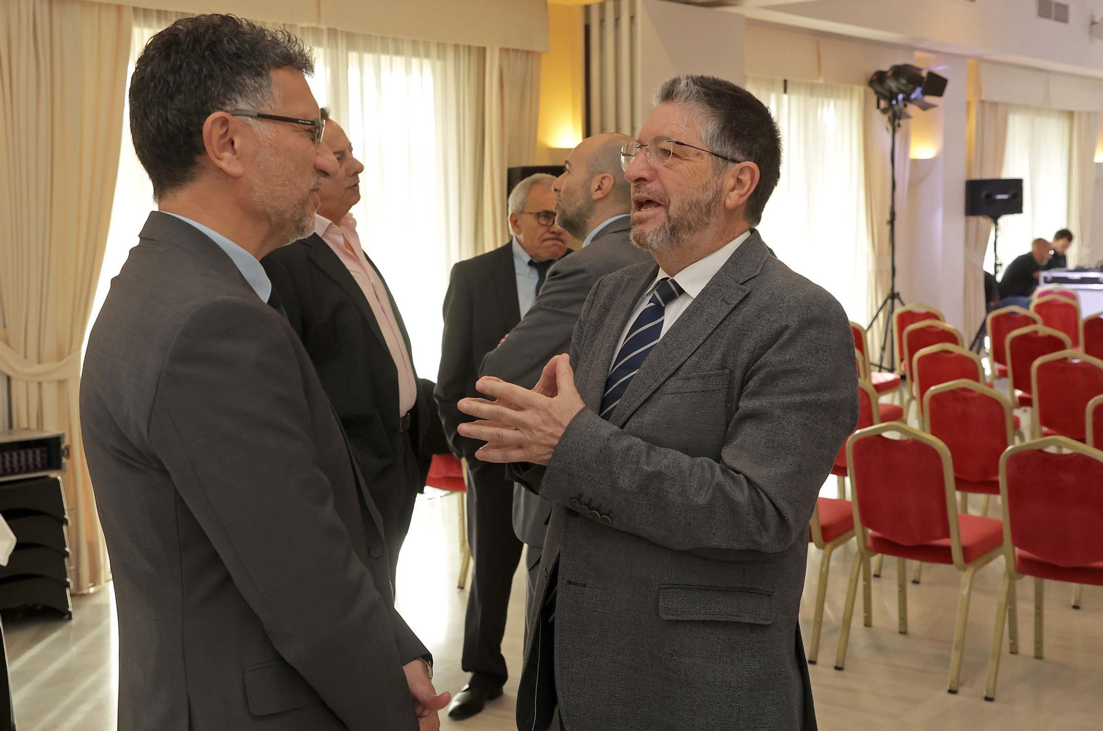 Fotos del Desayuno coloquio Nuevos retos del almacenamiento en la era de la bioenergía en Los Barrios y el Campo de Gibraltar de Europa Sur y Olivia Energy Group