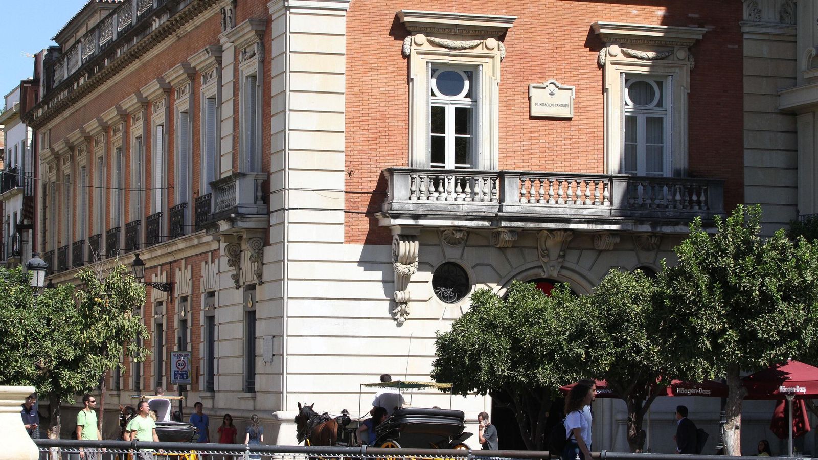 Palacio de Yanduri, en la Puerta de Jerez en Sevilla, sede de la plana mayor a través de la cual el general Franco se mantenía enlazado con el Cuartel General del Ejército del Sur y en la que, durante la Guerra Civil, estuvo destinado el entonces comandante Sánchez- Rubio.