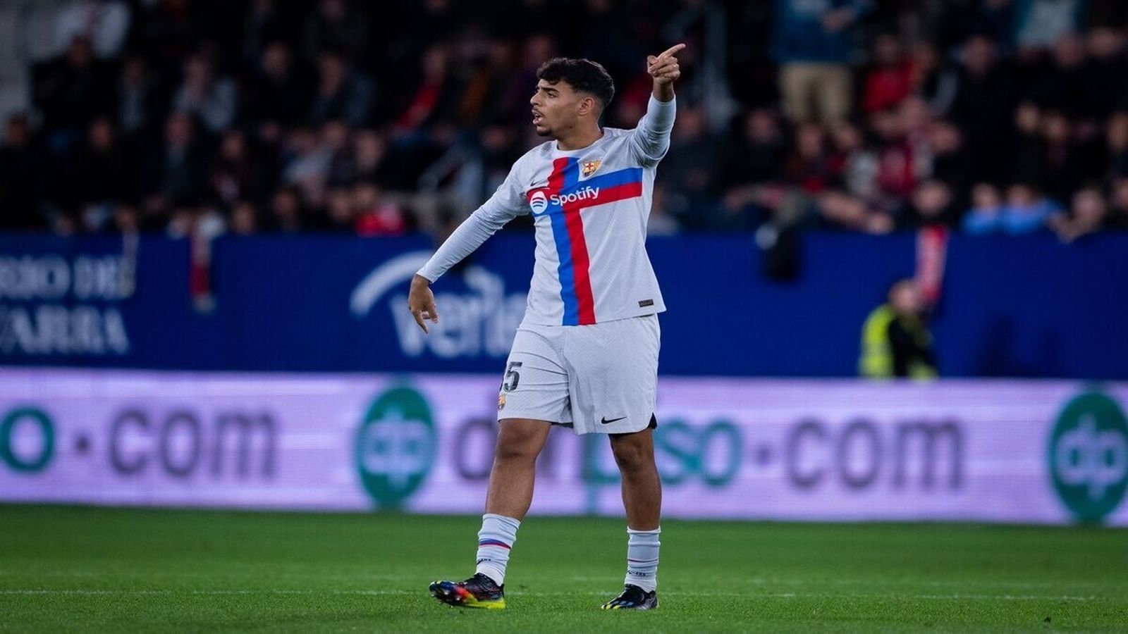 Chadi Riad, en un partido con el Barcelona.