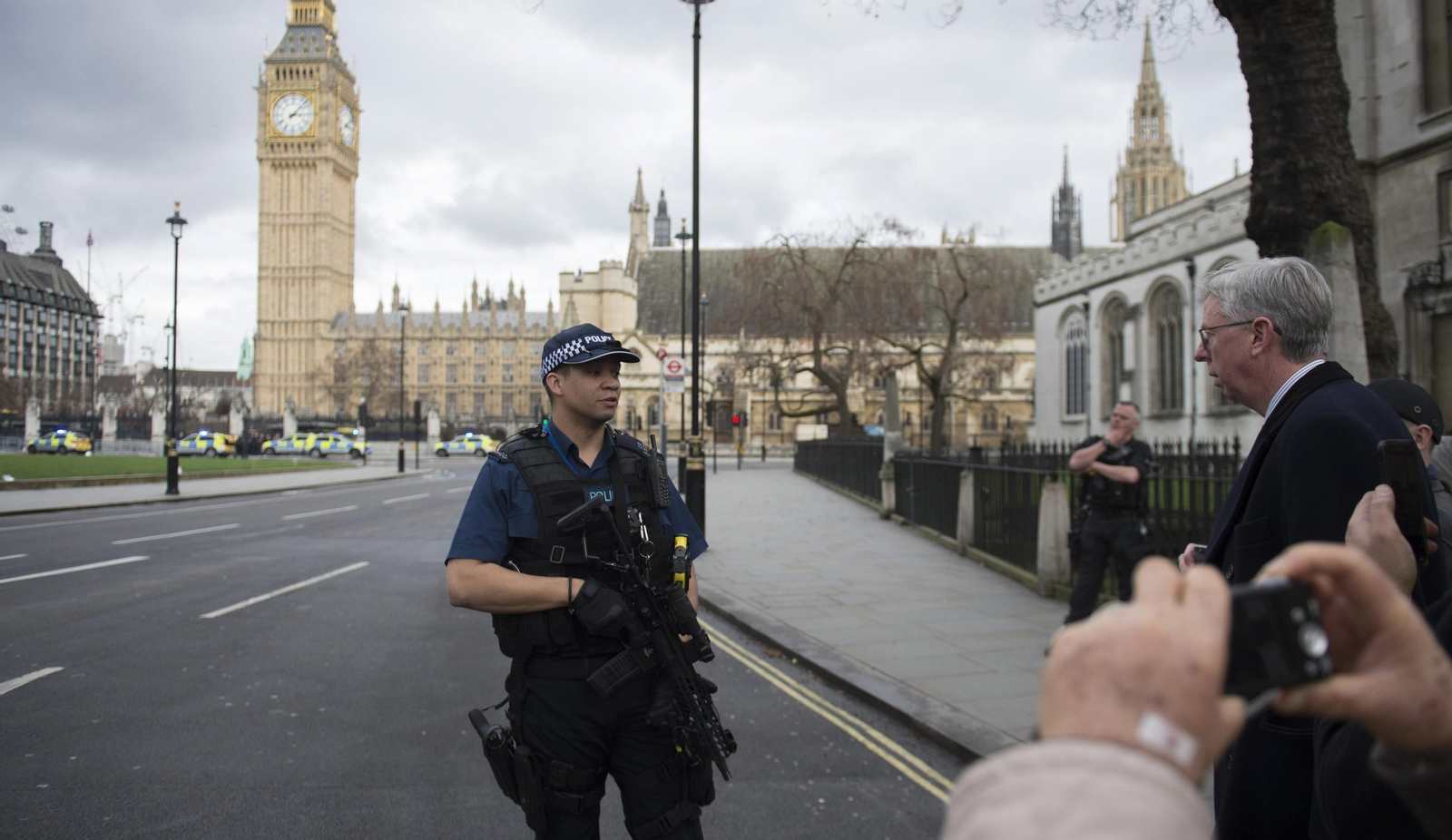 El ataque en las inmediaciones del Parlamento británico, en imágenes