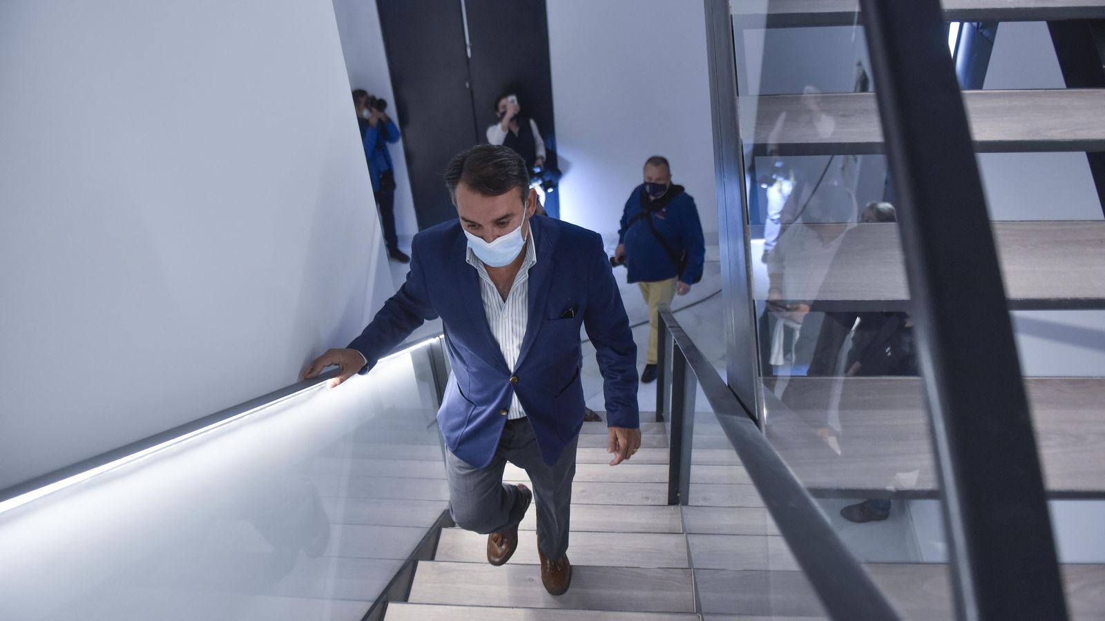 La nueva escalera de la casa de hermandad.