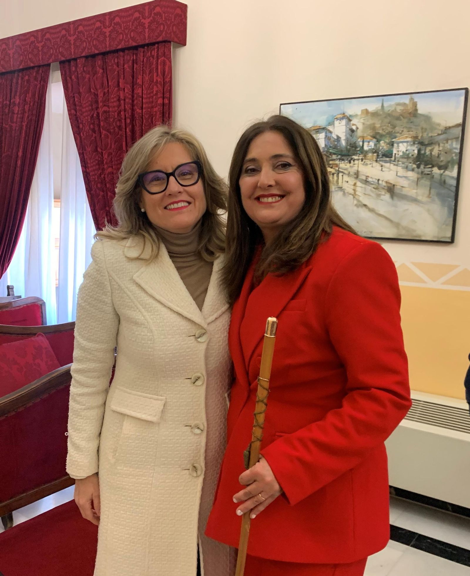 Rosario Cantón, este lunes con la recién nombrada alcaldesa de Montefrío, Reme Gámez.