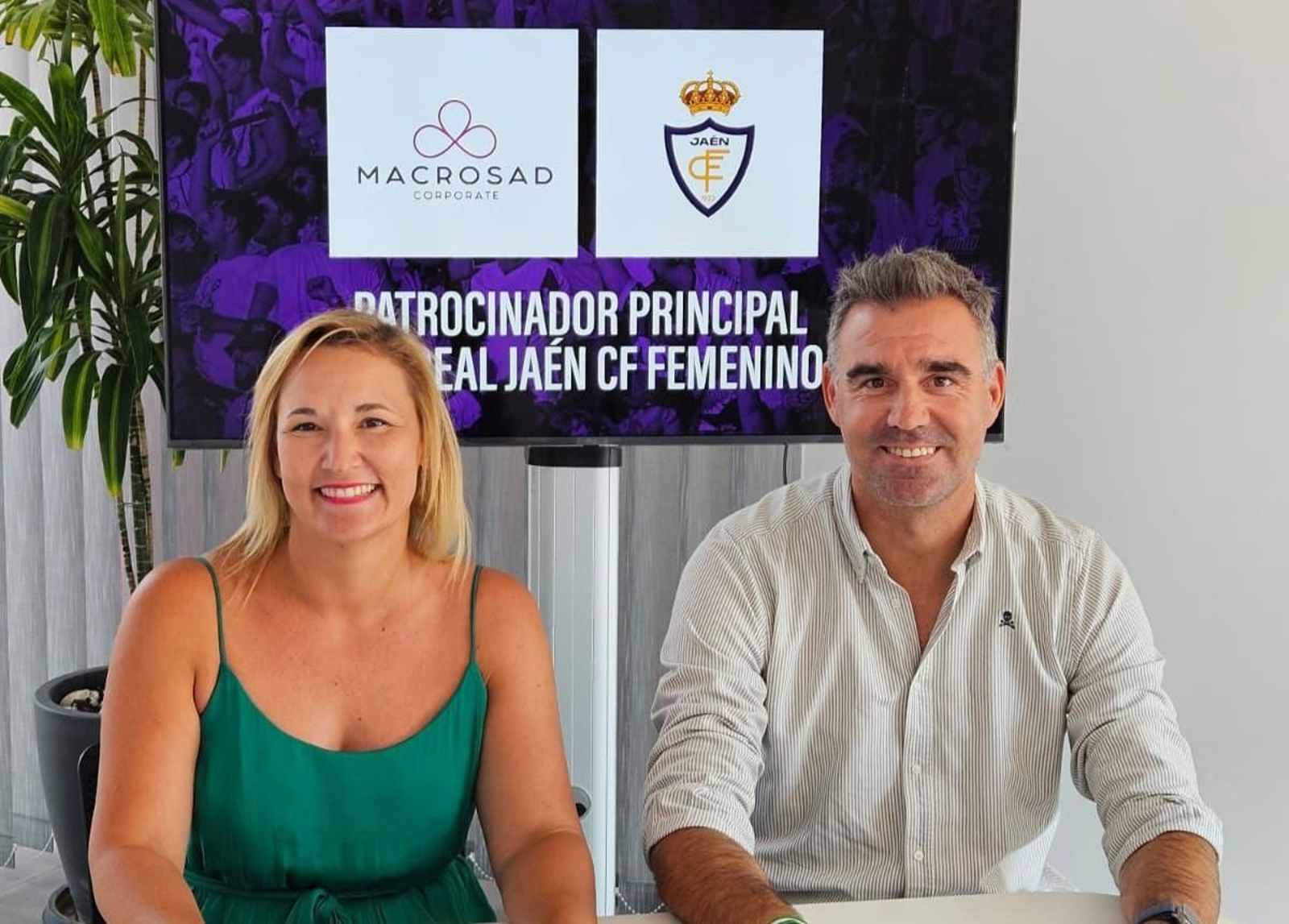 Alicia Carrillo y Fran Anera, en la firma del acuerdo de colaboración. Alicia Carrillo y Fran Anera, en la firma del acuerdo de colaboración.
