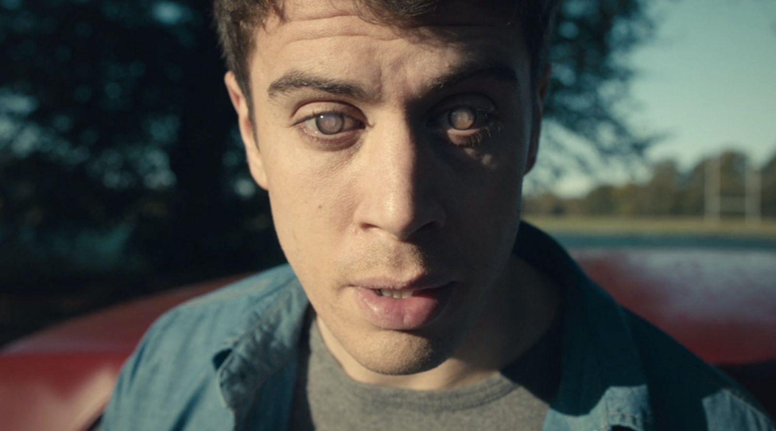 El actor Toby Kebbell en el episodío 'Tu historia completa'.
