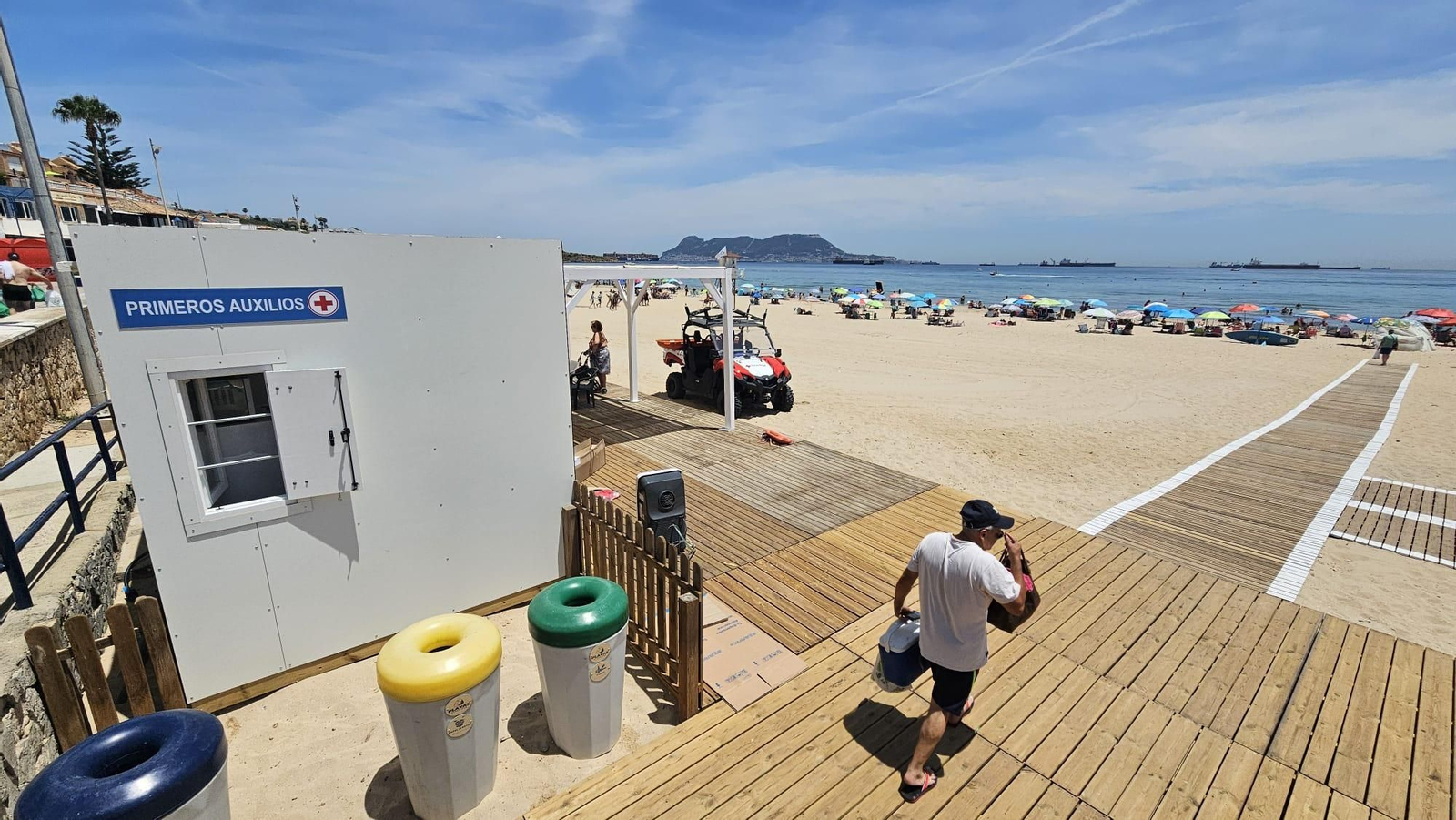 Algeciras inaugura la temporada de playas con gran afluencia de personas en Getares y El Rinconcillo