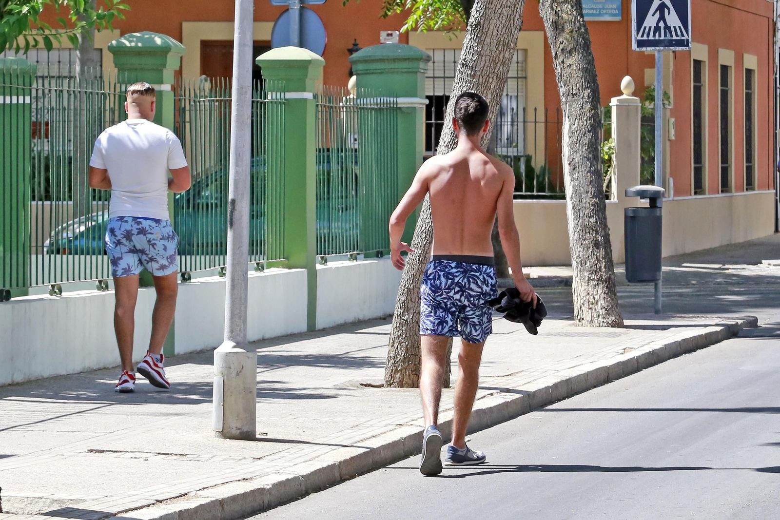 Imágenes de los vecinos en pie de guerra por los robos y los okupas en Bda España