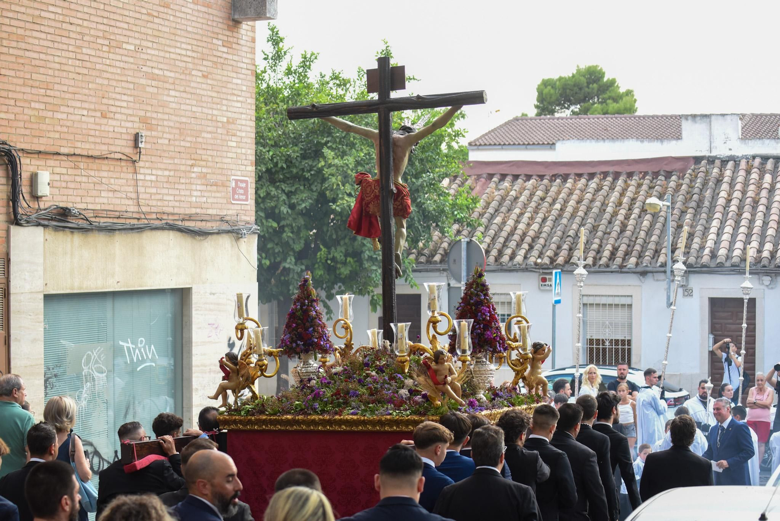 El vía crucis misionero del Cristo del Amor, en imágenes