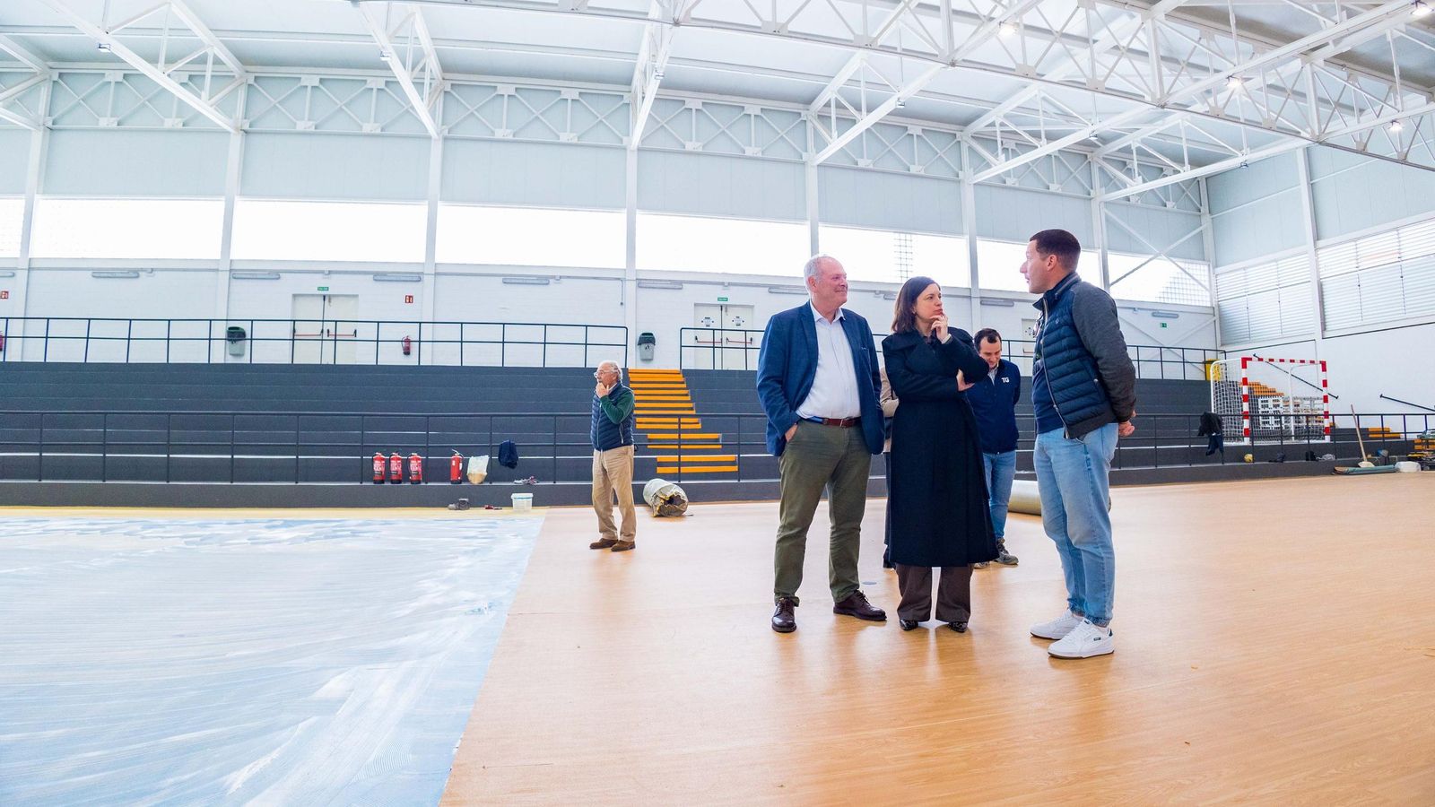 Visita de la alcaldesa a los trabajos que se llevan a cabo en el pabellón deportivo Enrique Márquez, en San Fernando