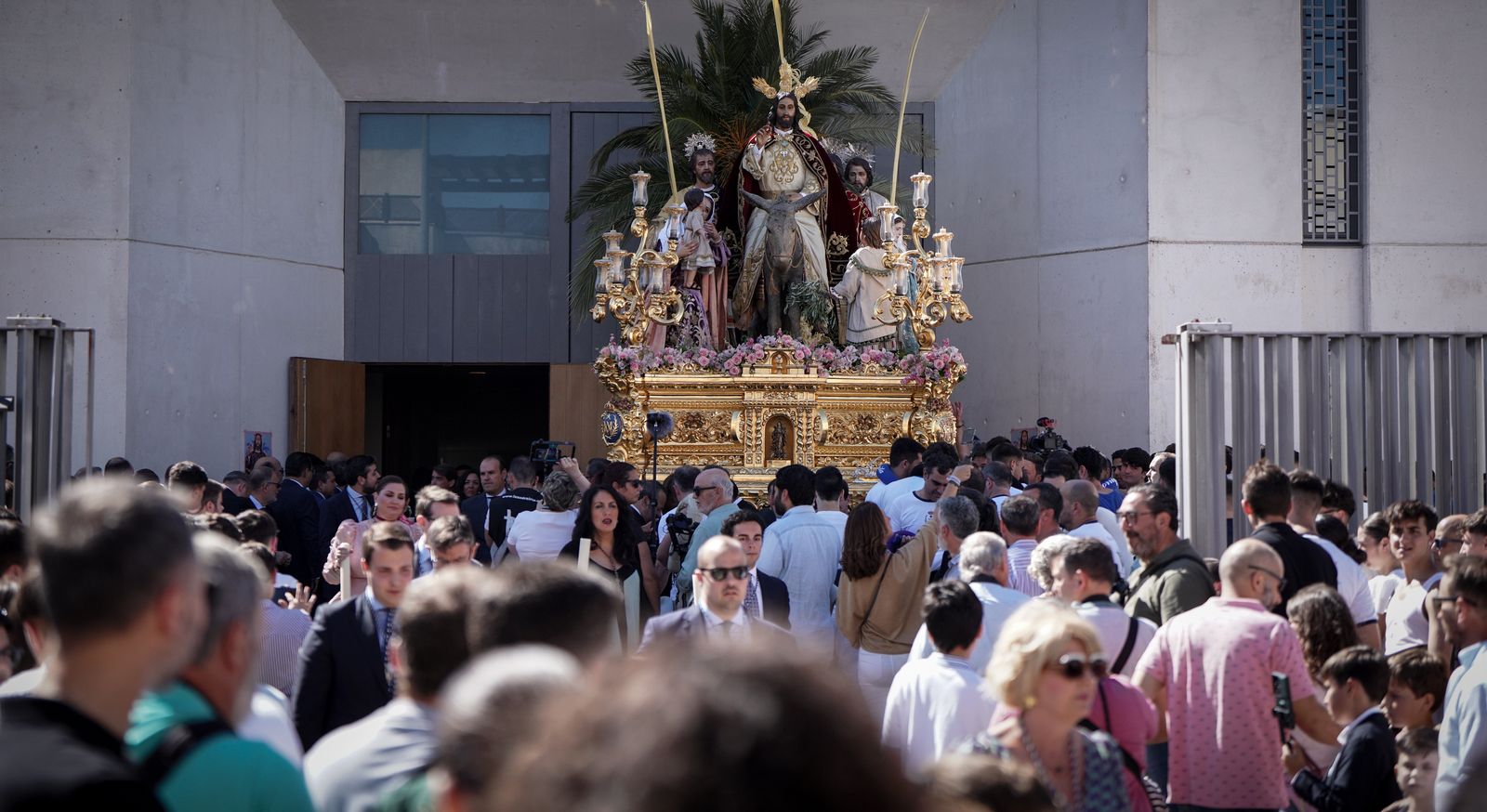 Imágenes de la procesión de Cristo Rey a su vuelta a la Escuela San José