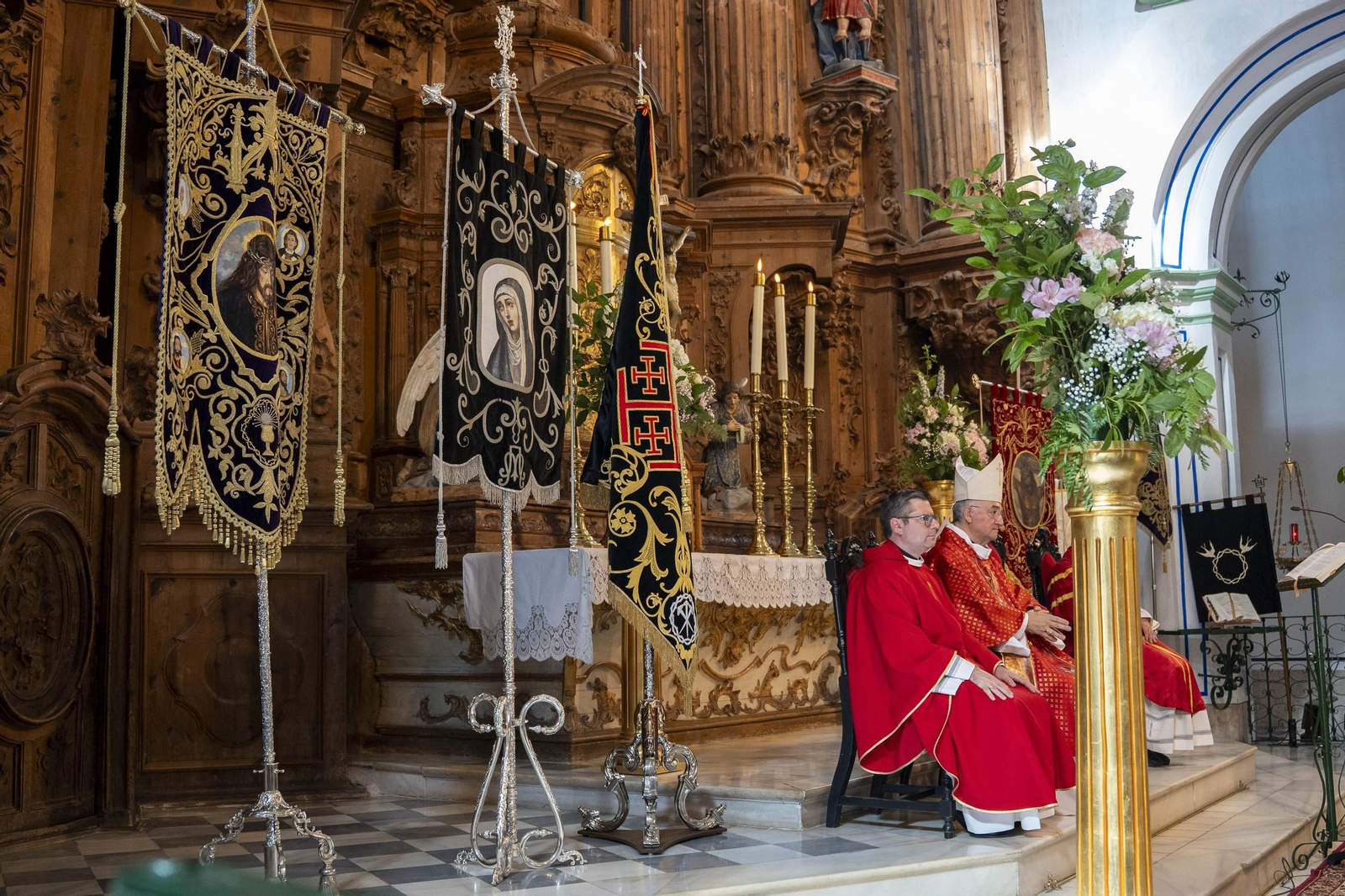 Eucaristía y procesión de Exaltación de la Cruz en la localidad de Vélez-Rubio