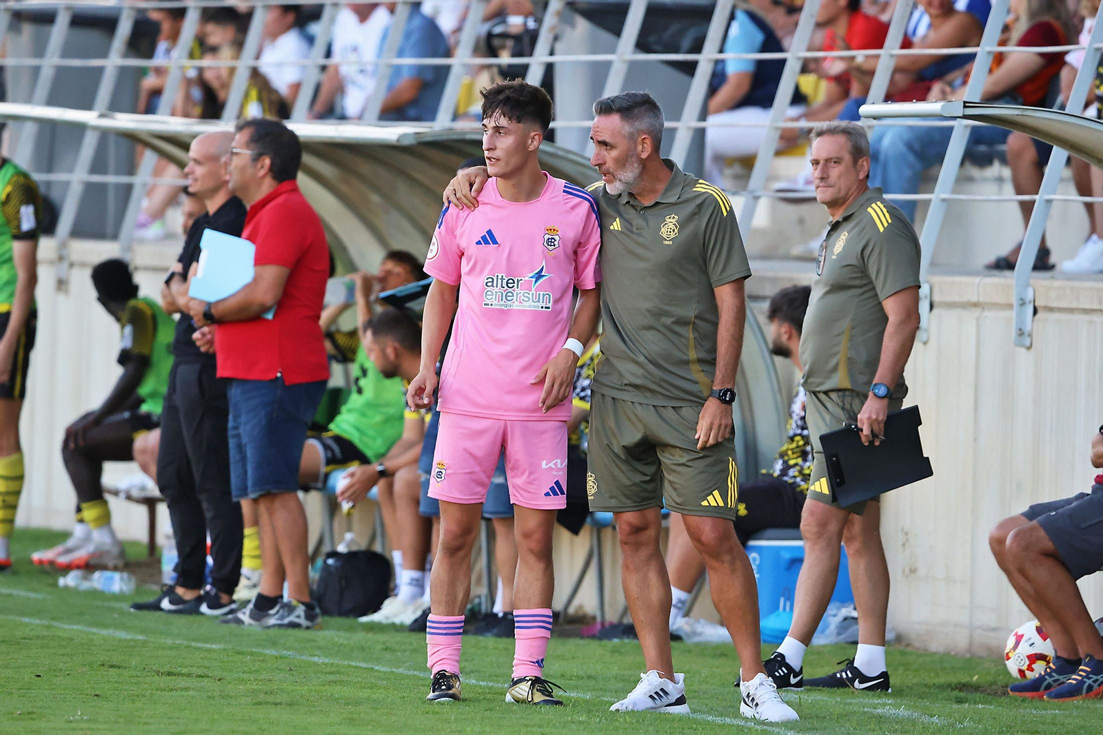 Imágenes del Trofeo de la Bella entre el San Roque de Lepe y el Recreativo de Huelva