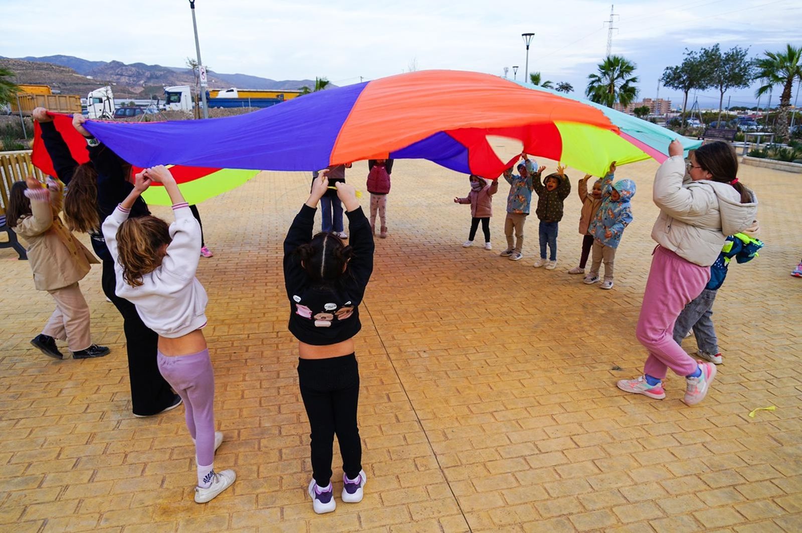 Vícar celebra el Día de la Paz inaugurando un nuevo parque para las familias del municipio