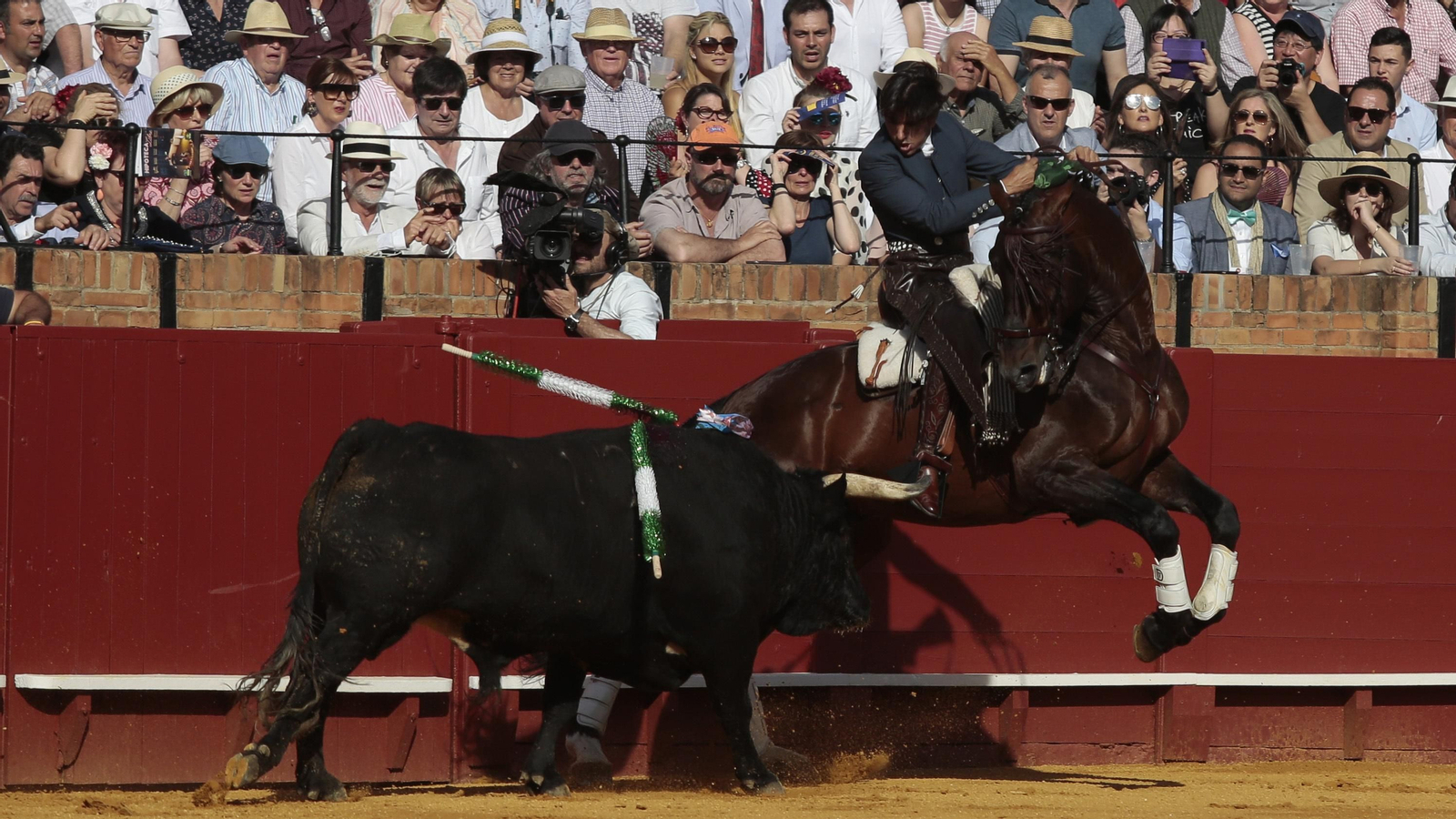 Las imágenes de la corrida mixta en la Maestranza