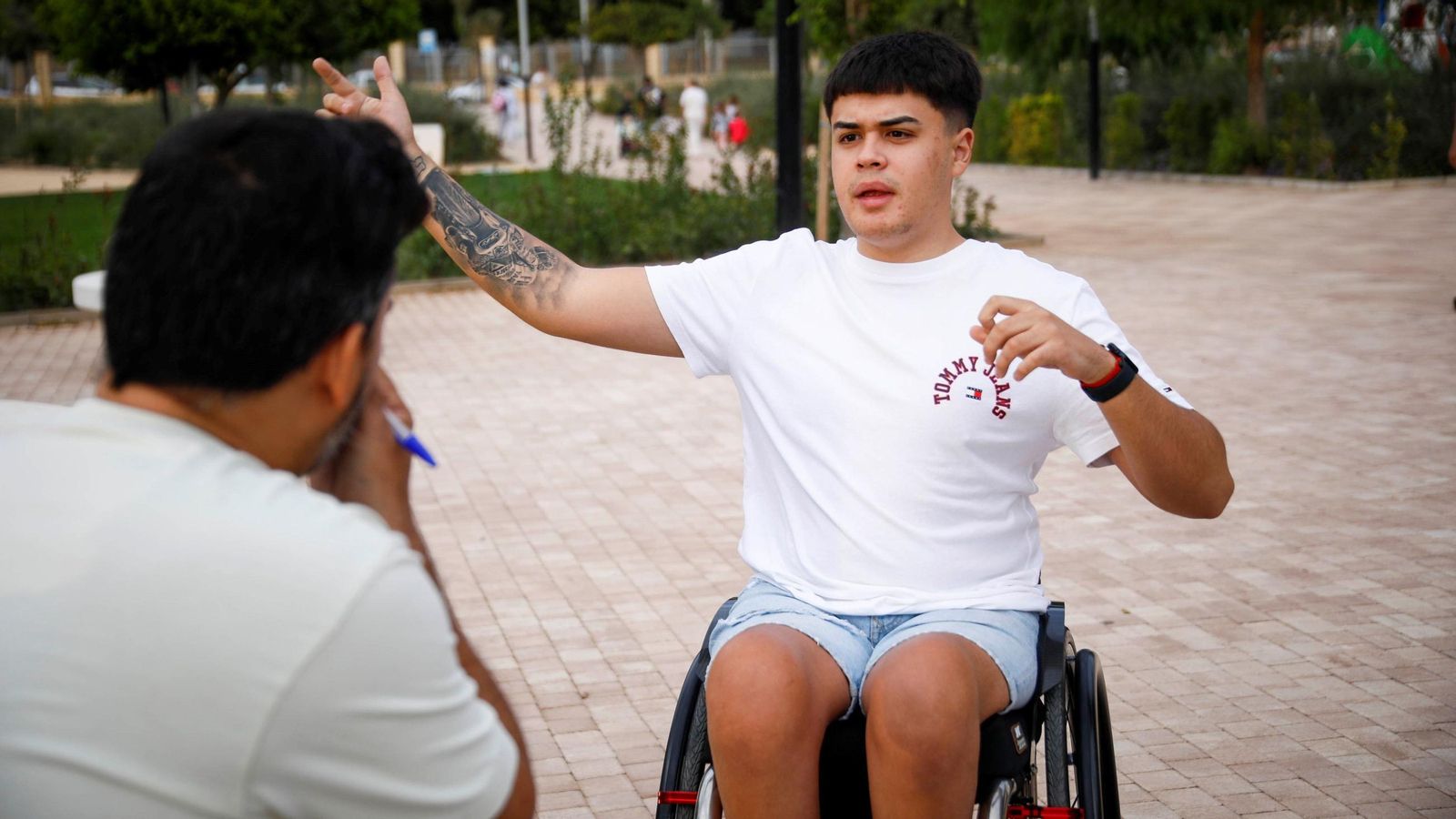 Juan Luis Rodríguez durante la entrevista en el parque de El Ejido