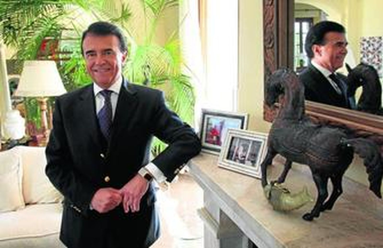 Baldomero Rodiles-San Miguel posa en su vivienda momentos antes de la entrevista con este diario.