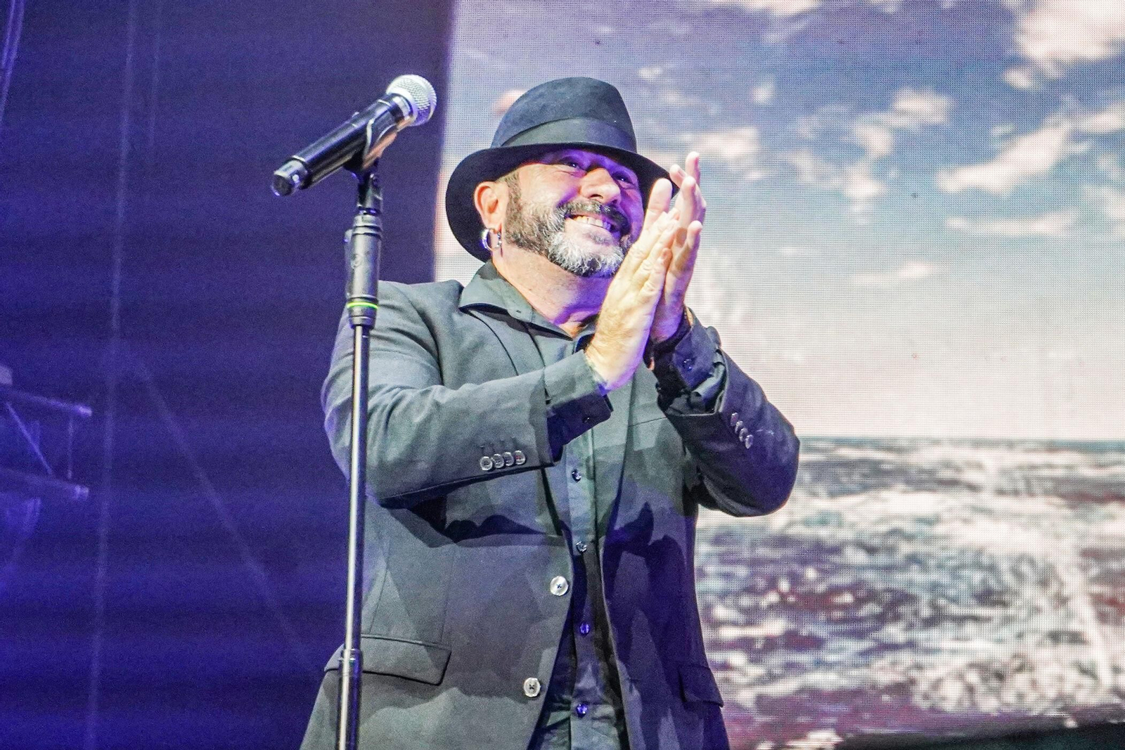 Las mejores imágenes del concierto de El Barrio en Granada