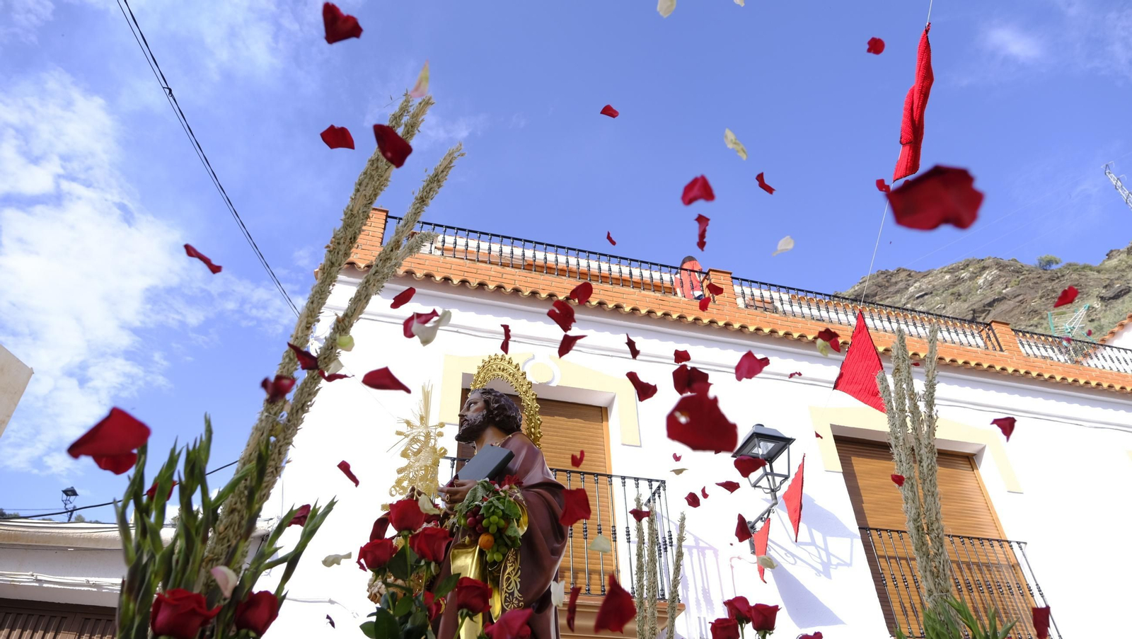 Los toros ensogados de Ohanes, en imágenes