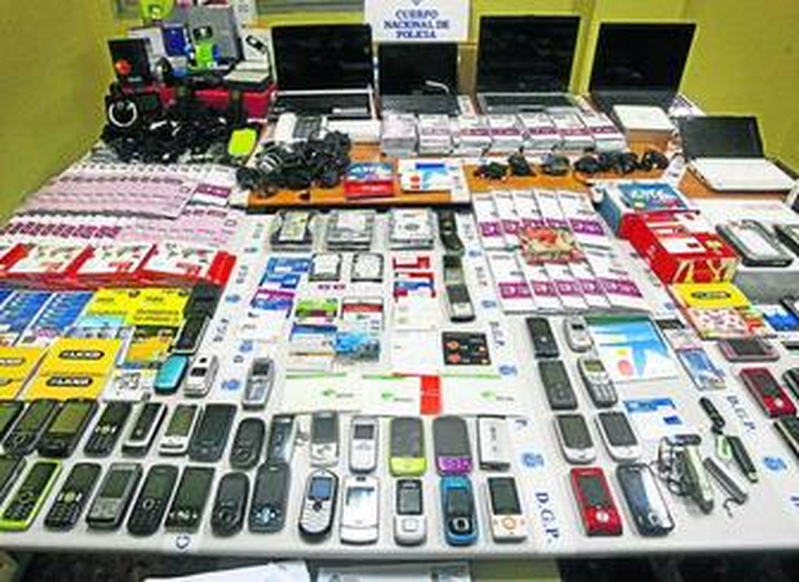 El cuantioso material intervenido en la operación 'Cris-pin', ayer en la Comisaría.