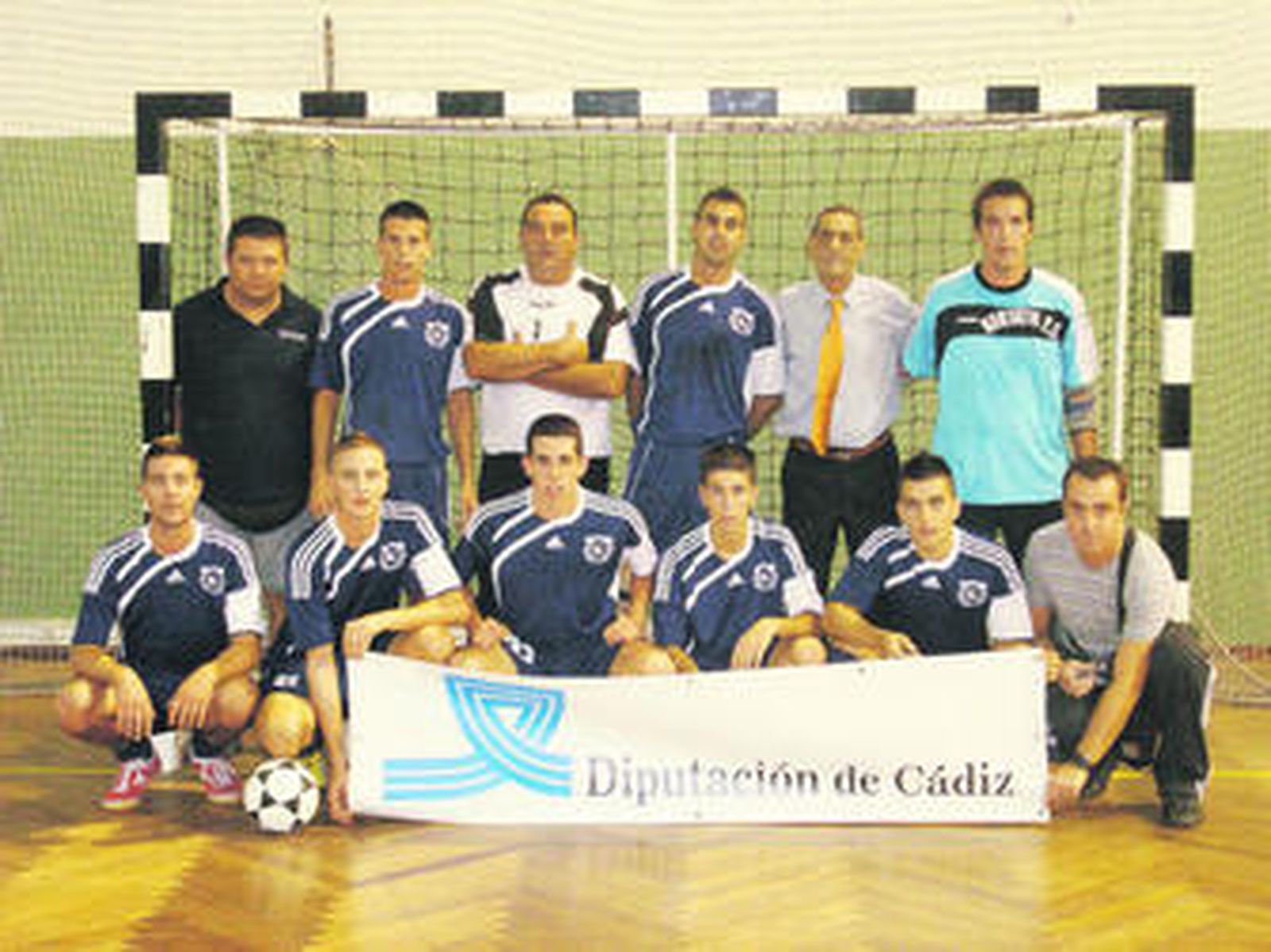 Los jugadores del Kortatus posan antes del inicio de uno de los partidos.