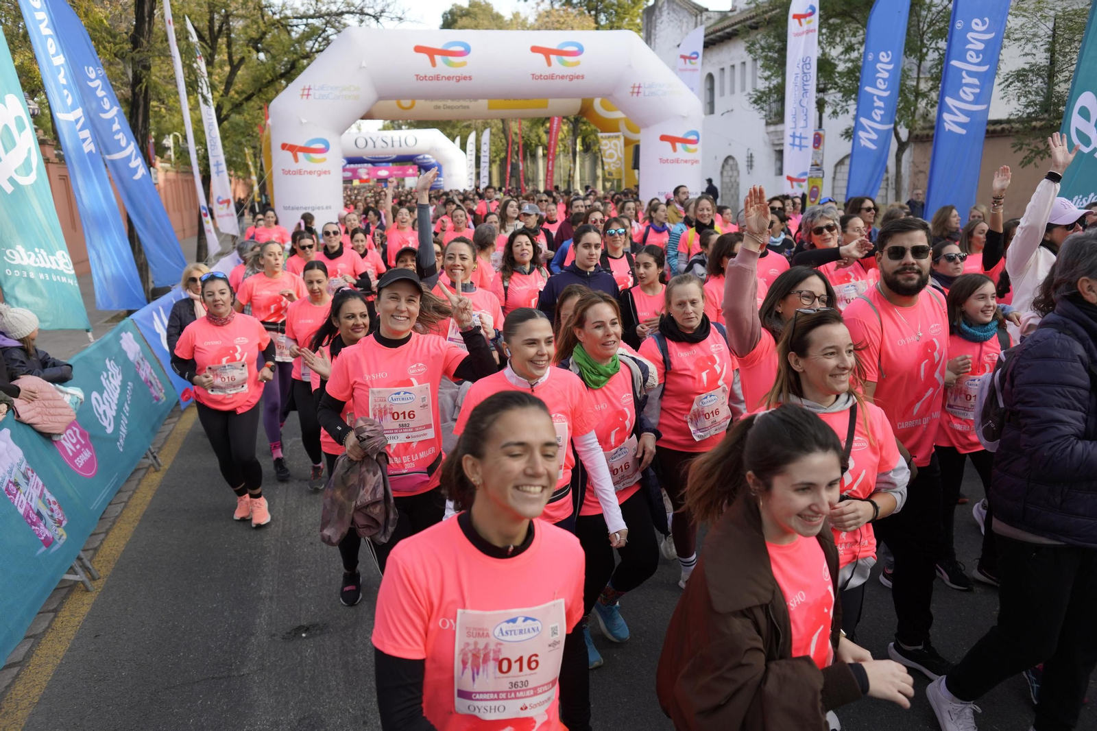 Búscate en las fotos de la Carrera de la Mujer de Sevilla