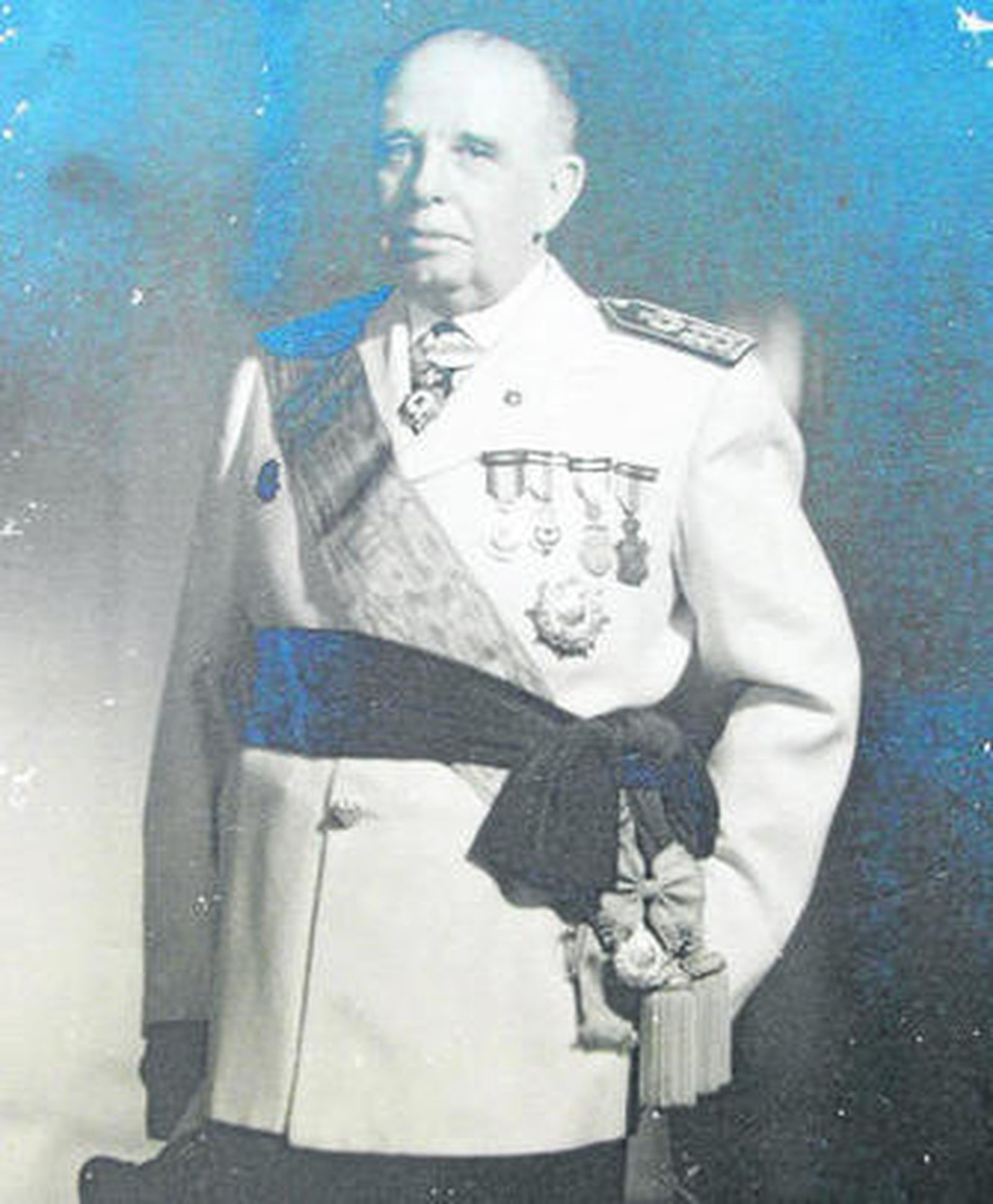 Félix Sancho de Sopranis con el uniforme de gala de ingeniero agrónomo (10 de mayo de 1955).