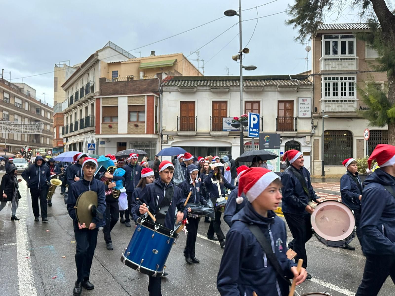 De la Residencia de Mayores a las calles: imágenes del paso de los Reyes Magos por Huércal-Overa