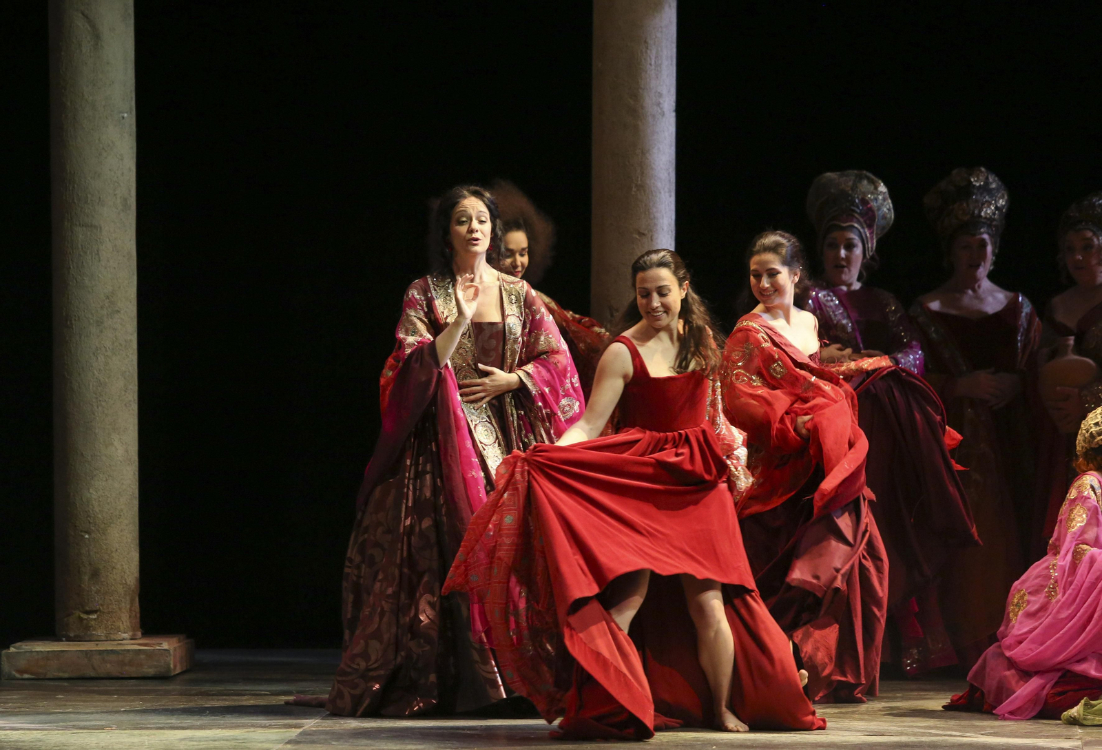 'La favorita', un viaje de la guerra a la redención, en fotos