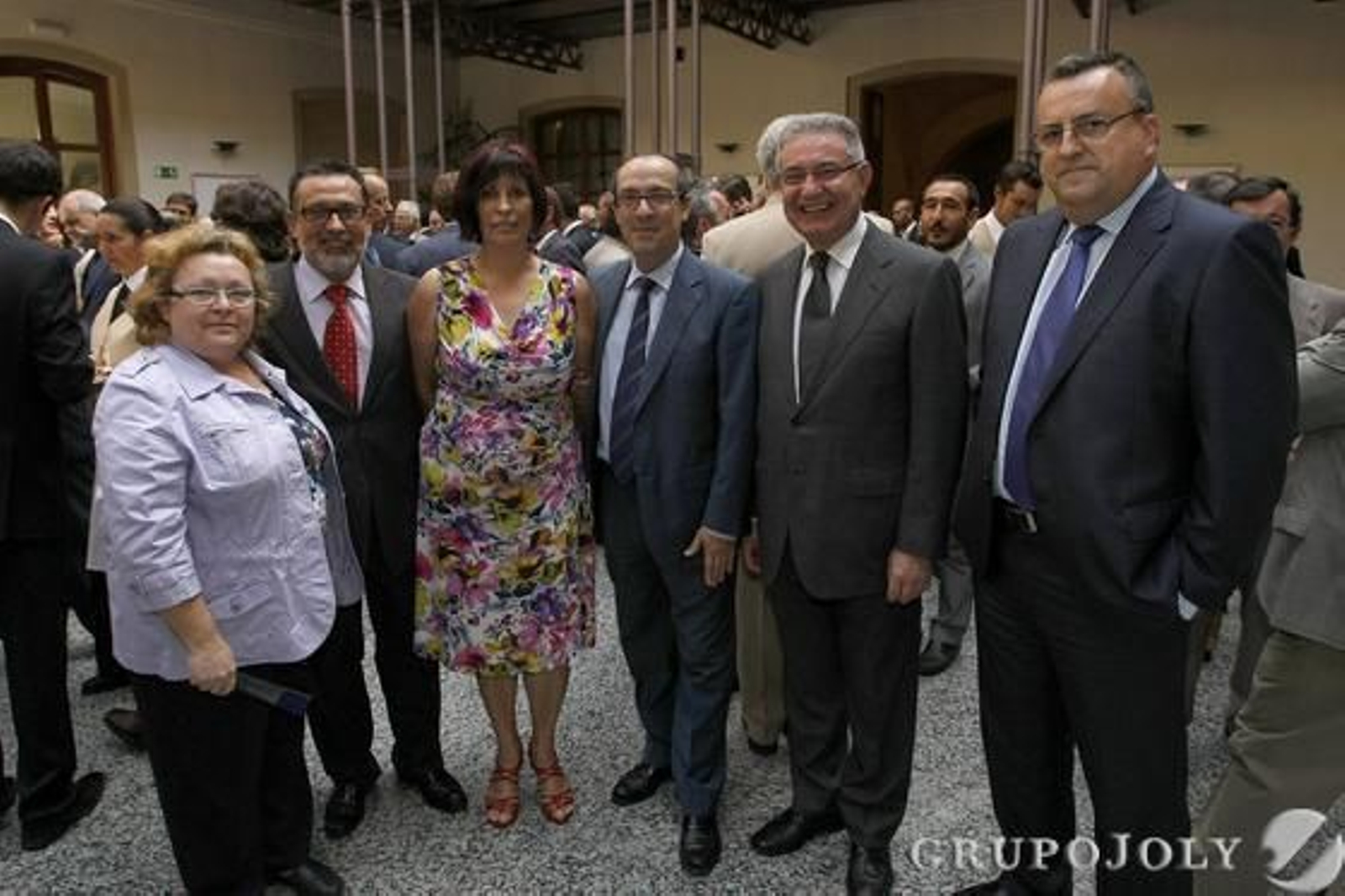 Carmen Zurita, concejal de Cádiz; César Custodio, de la Obra Social de Cajasol; y los delegados Manuela Guntiñas, Juan Bouza, Pablo Lorenzo y Ángel Gavino.

Foto: Julio Gonzalez-Joaquin Pino-Jose Braza