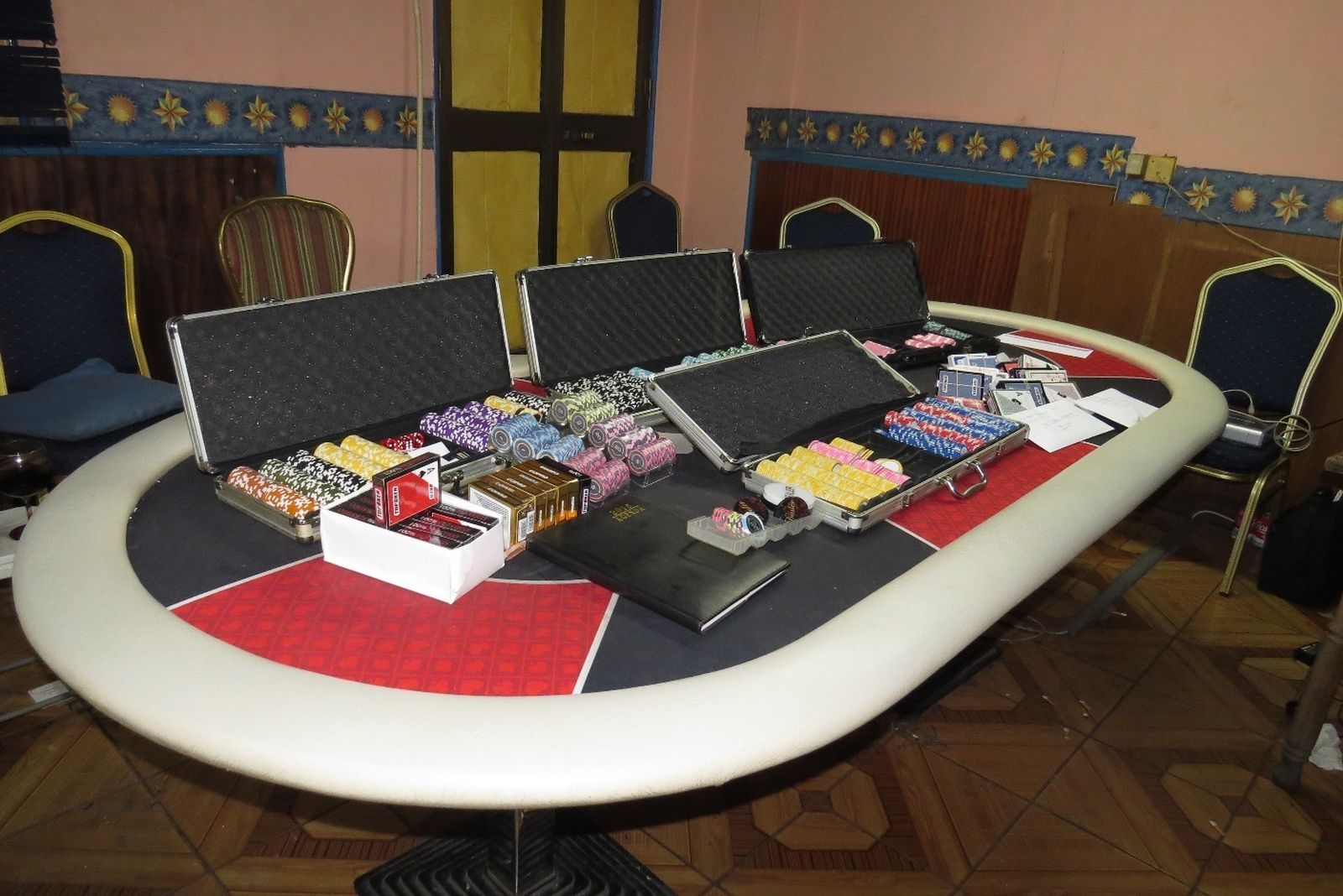 Intervención de una timba de póquer ilegal.