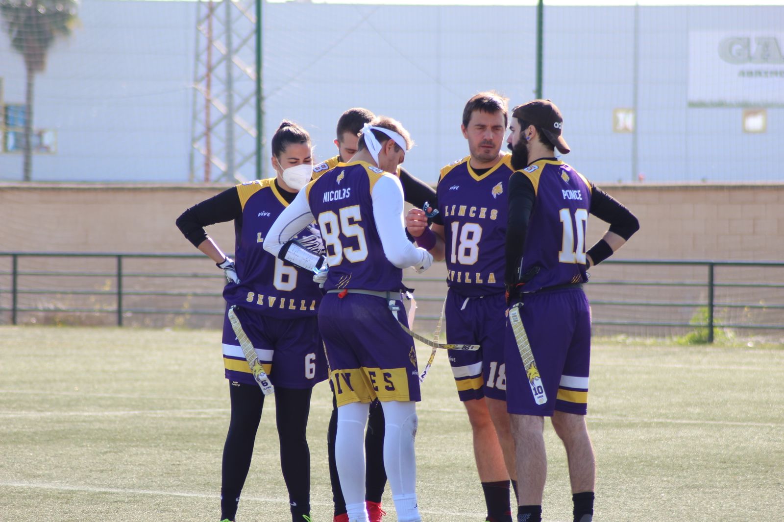 El equipo de Flag de Sevilla Linces en un 'huddle'.