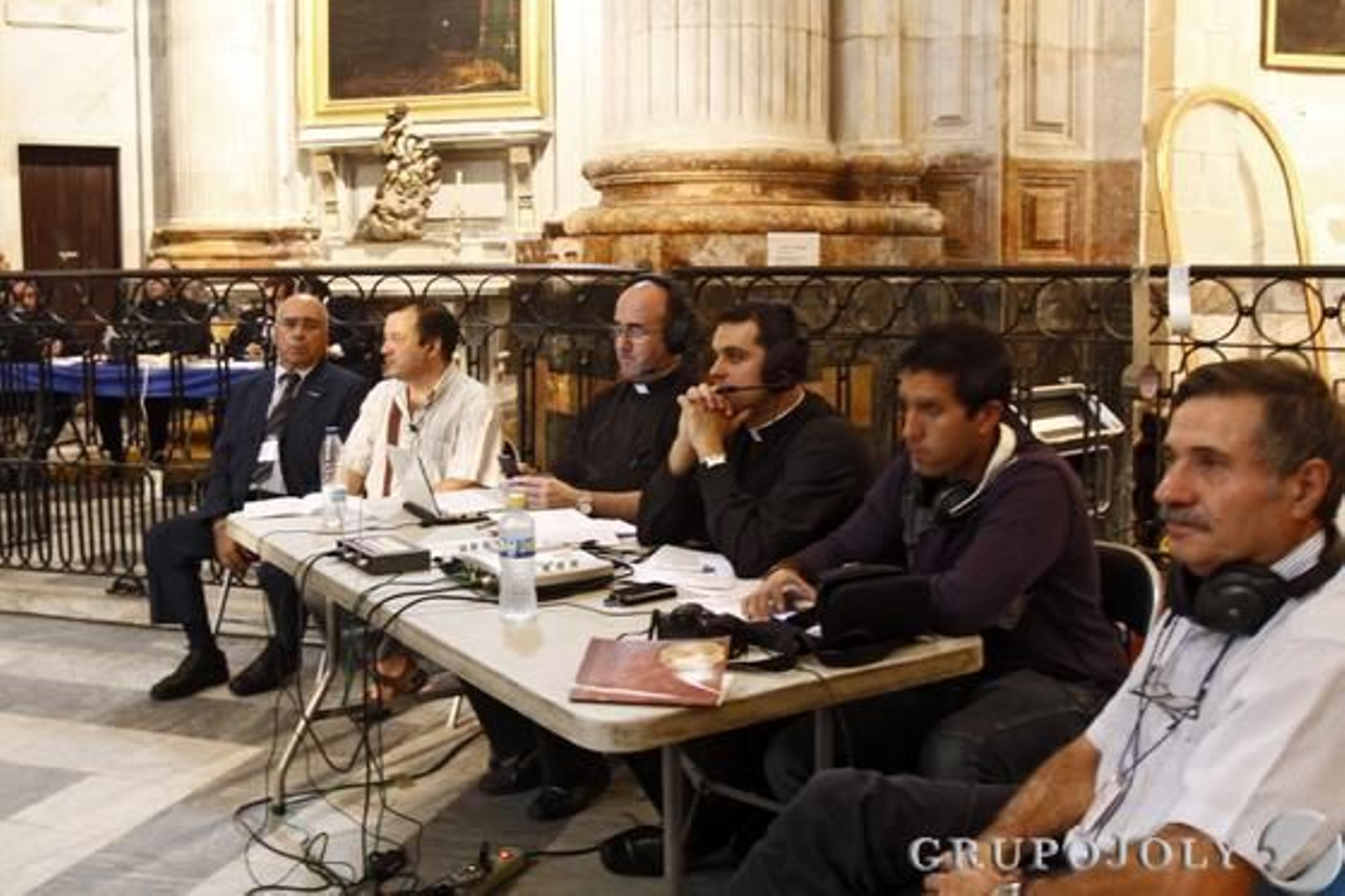 Imágenes de la toma de posesión del nuevo obispo de Cádiz y Ceuta, Rafael Zornoza Boy, en la Catedral de Cádiz.

Foto: Lourdes de Vicente - Joaquin Pino